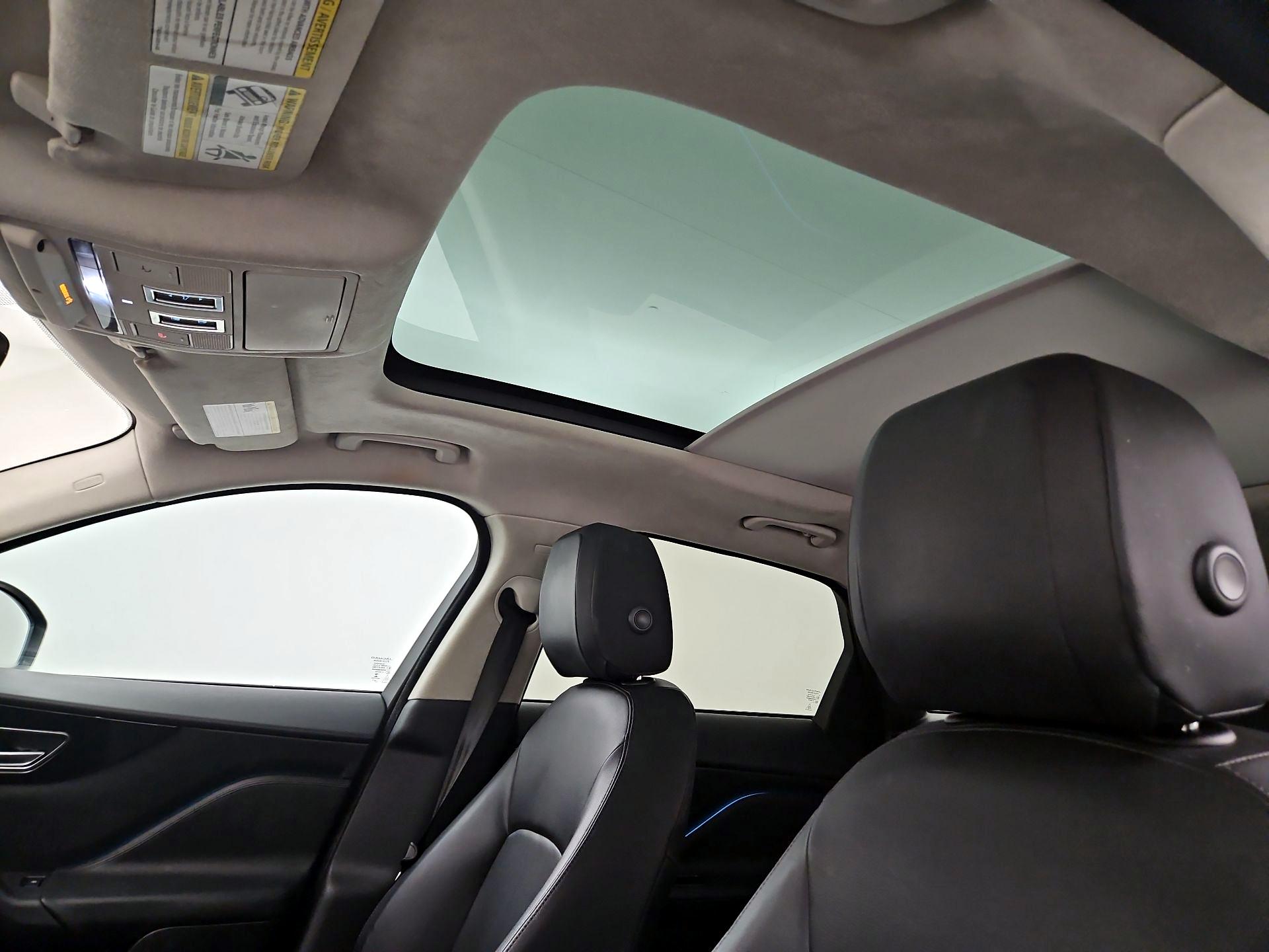 Thumbnail: 2020 Jaguar F-Pace - 18