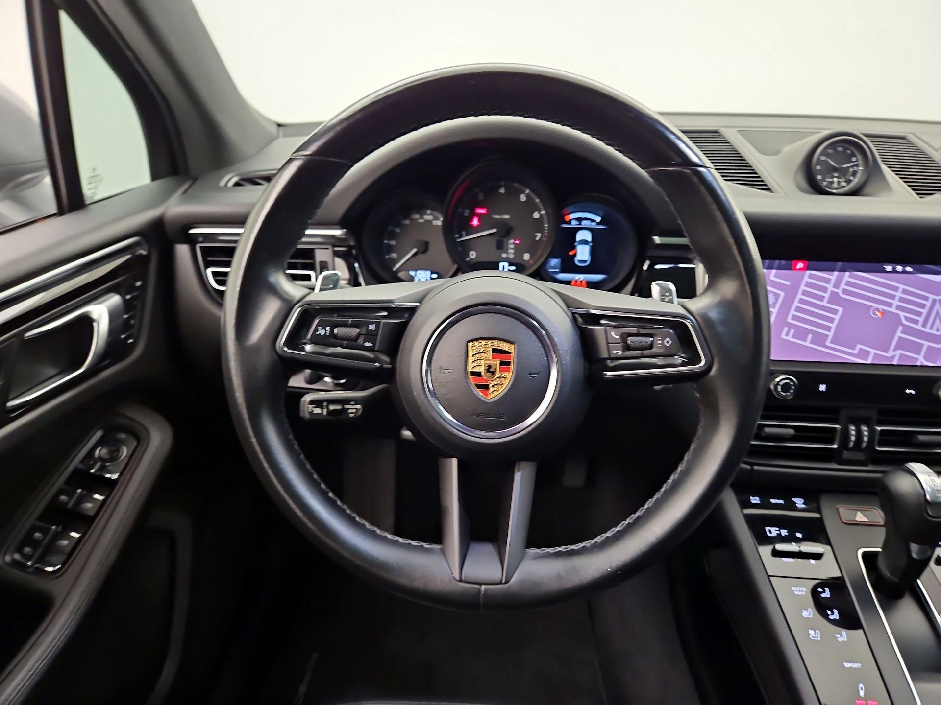 Thumbnail: 2023 Porsche Macan - 10