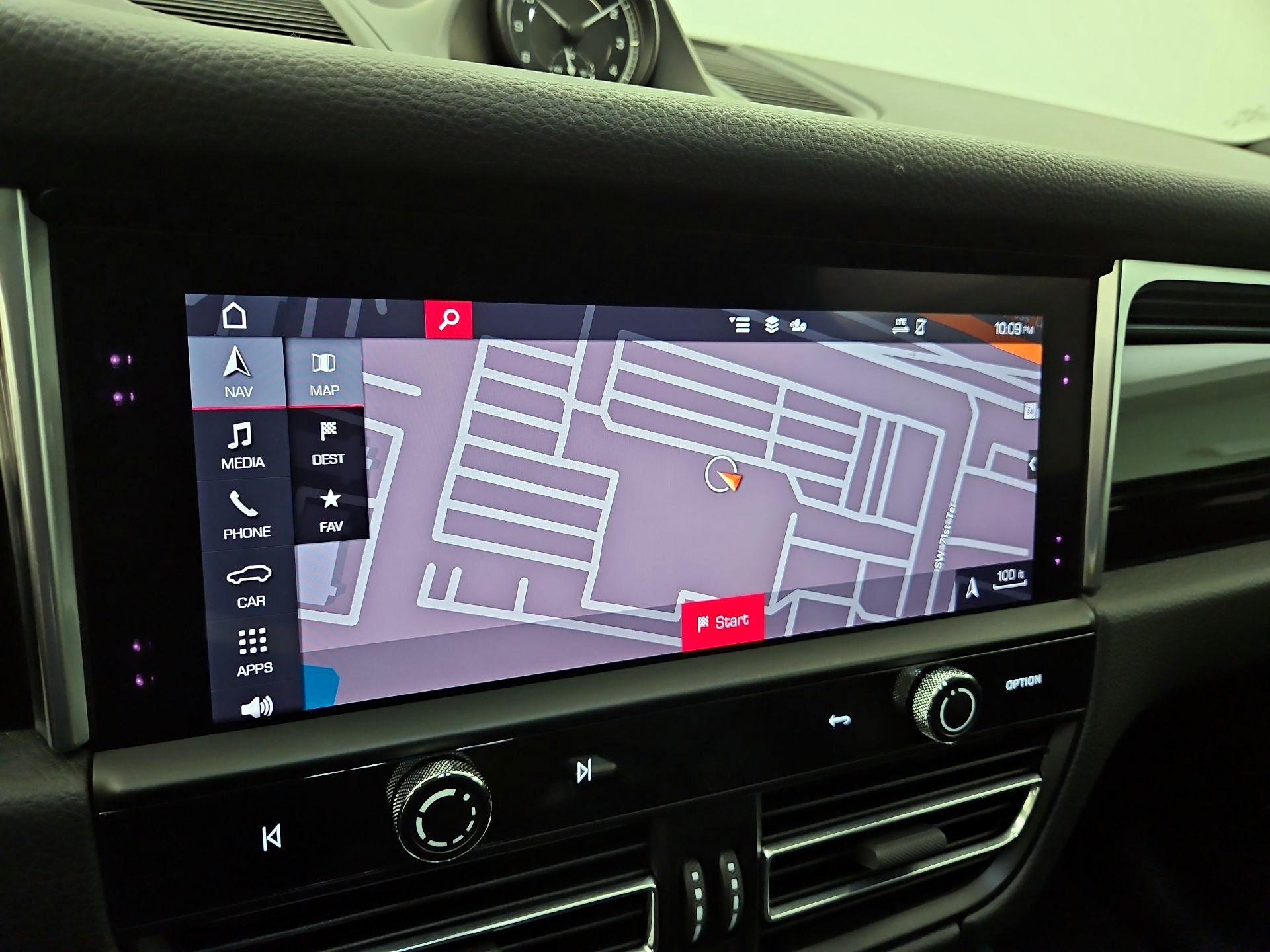 Thumbnail: 2023 Porsche Macan - 14