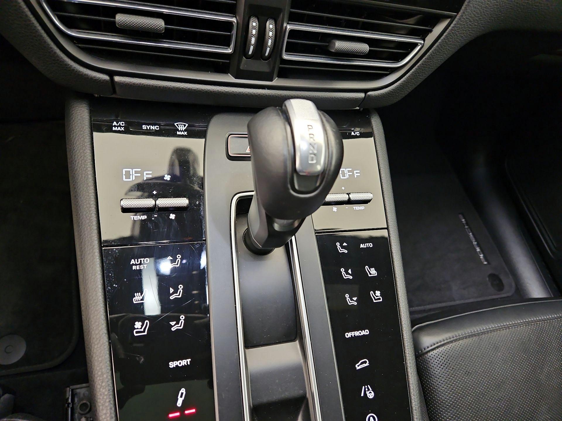 Thumbnail: 2023 Porsche Macan - 17