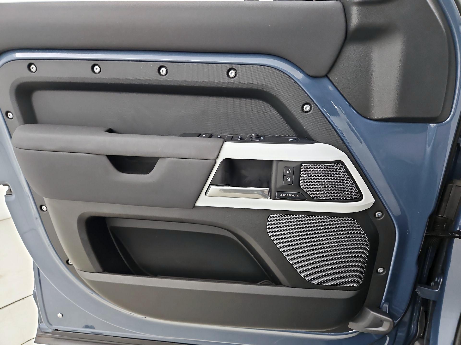 Thumbnail: 2022 Land Rover Defender - 12