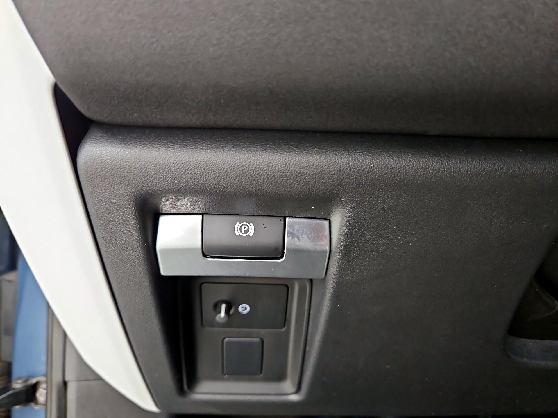 Thumbnail: 2022 Land Rover Defender - 13