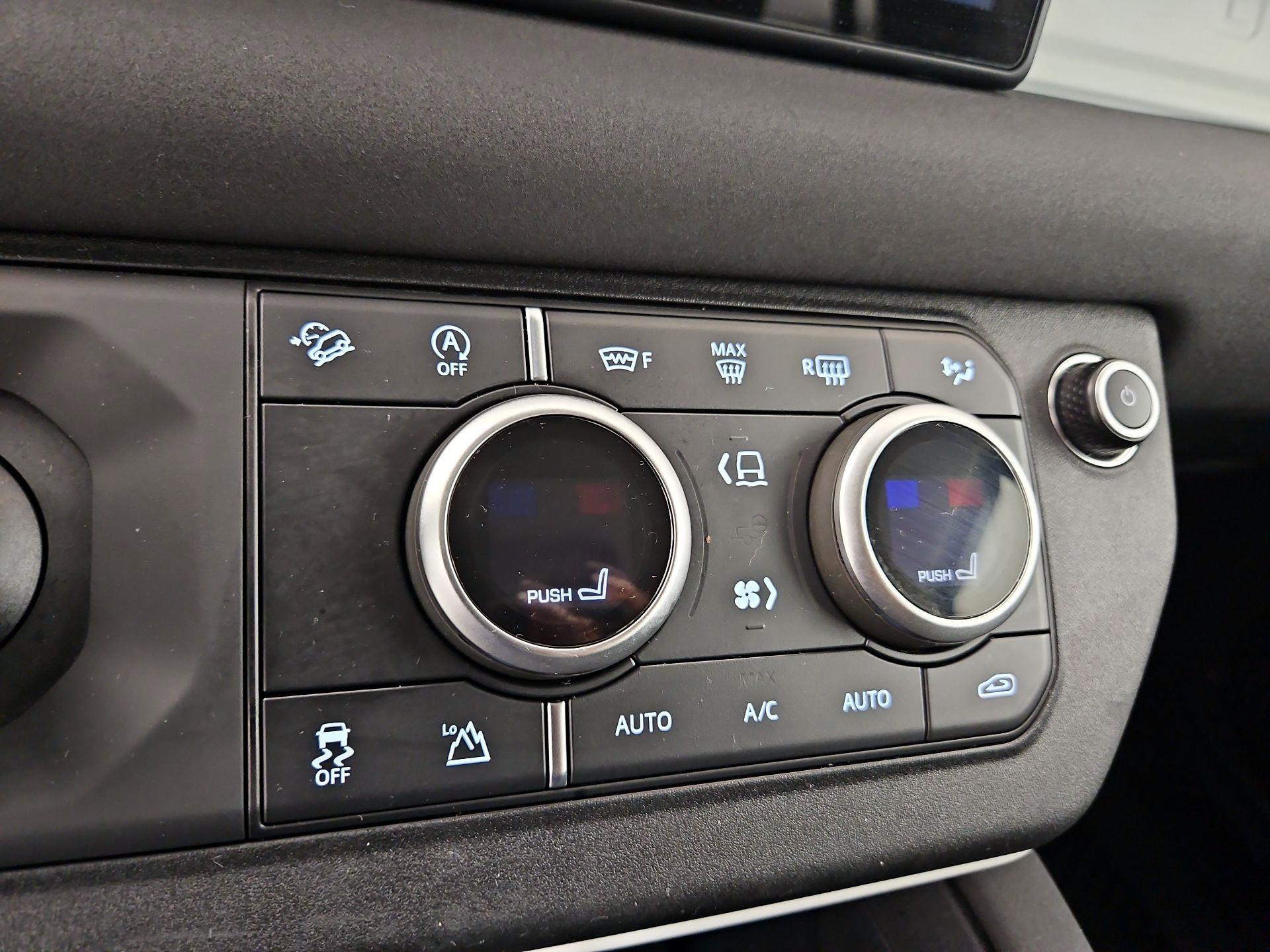 Thumbnail: 2022 Land Rover Defender - 17