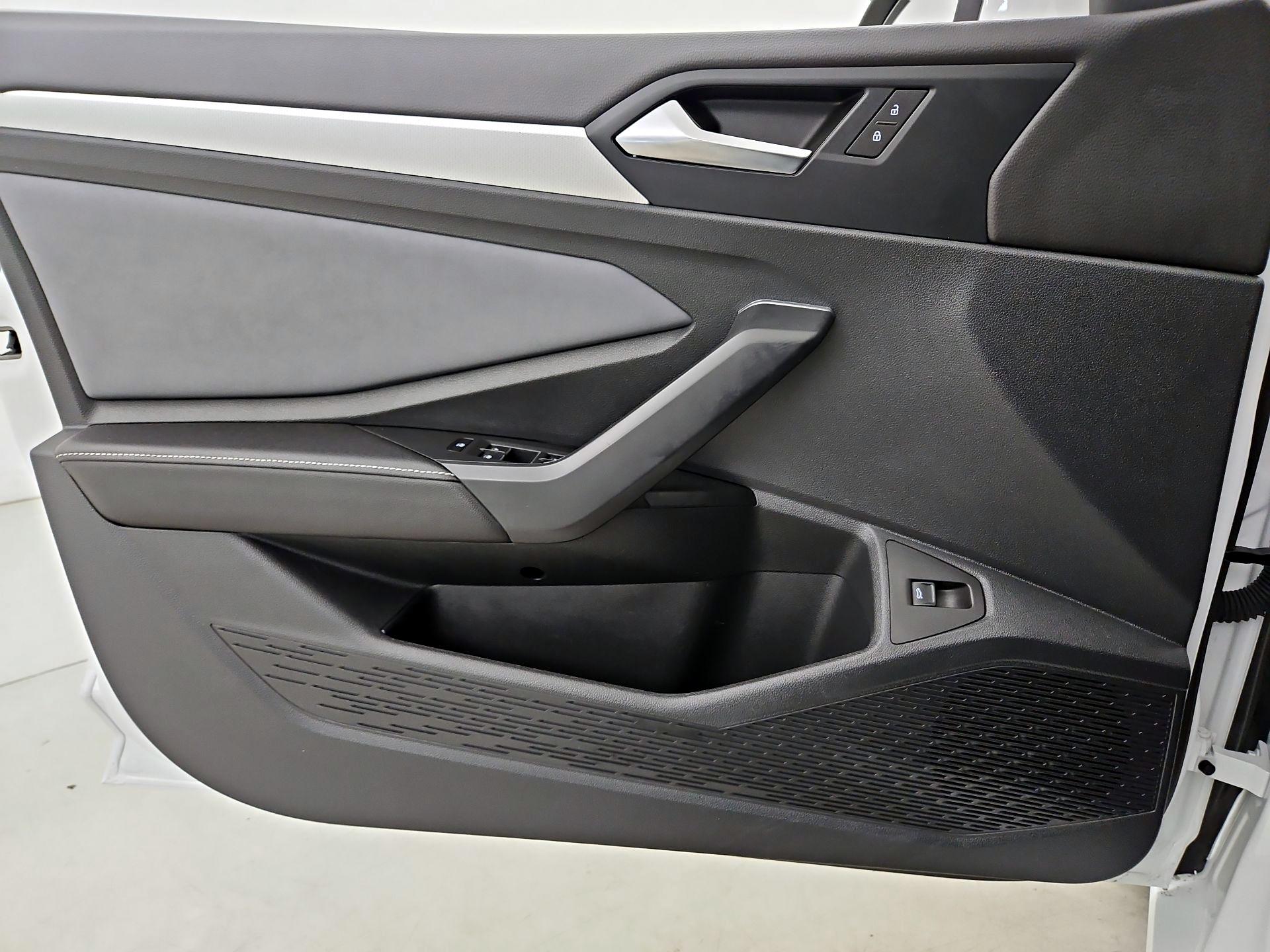 Thumbnail: 2025 Volkswagen Jetta - 12