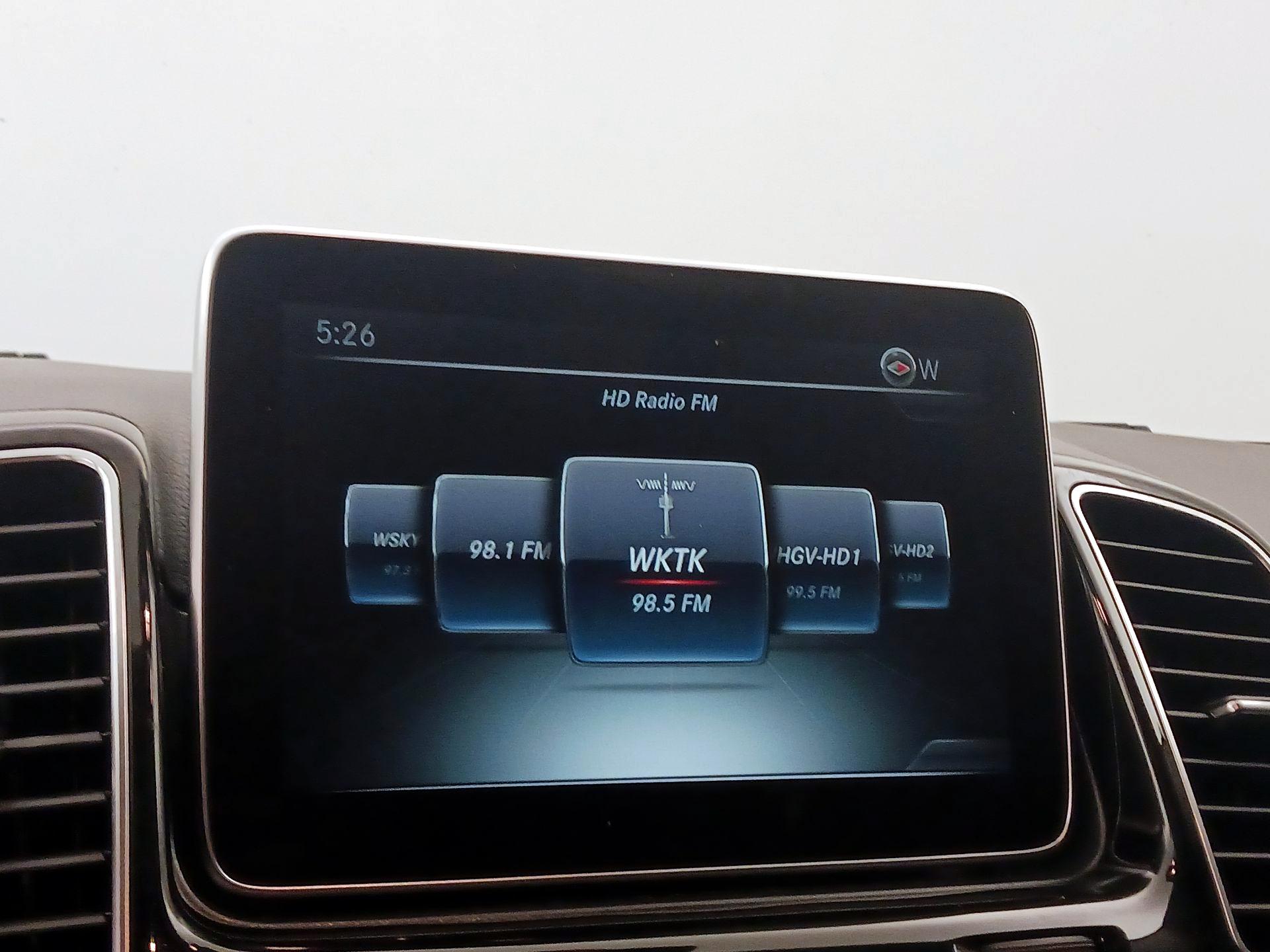 Thumbnail: 2016 Mercedes-Benz GLE - 16