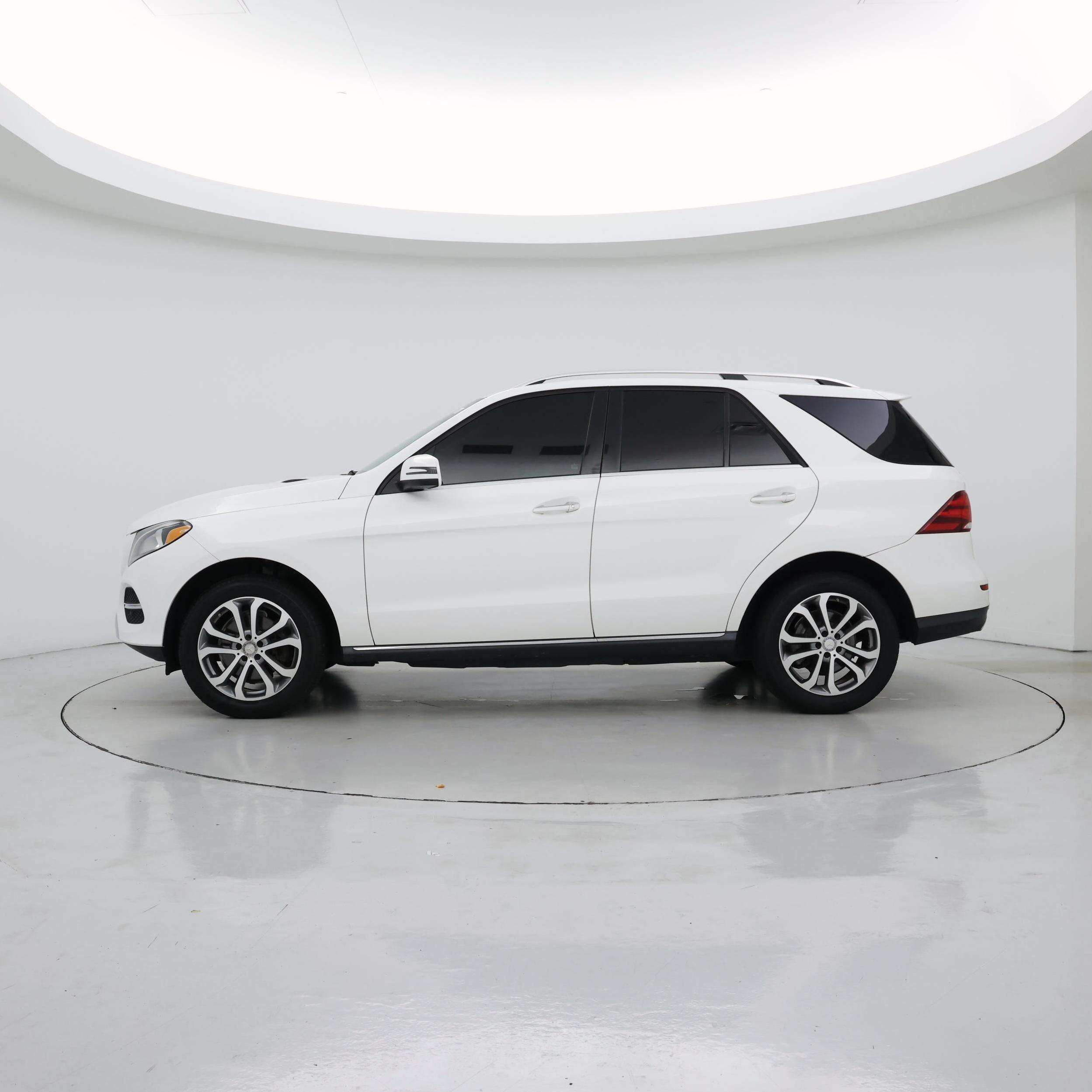 Thumbnail: 2016 Mercedes-Benz GLE - 3