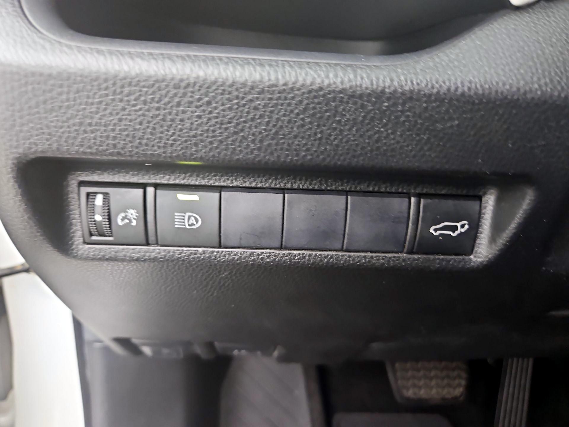 Thumbnail: 2020 Toyota RAV4 - 13