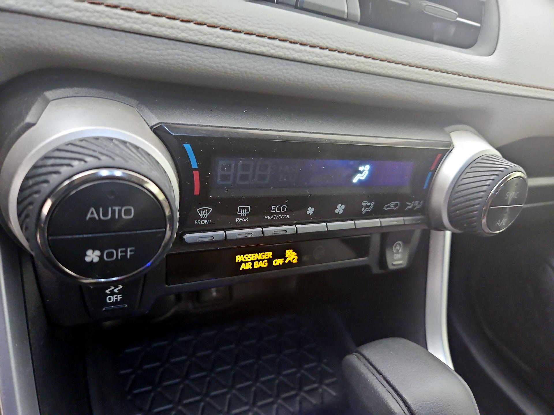 Thumbnail: 2020 Toyota RAV4 - 15