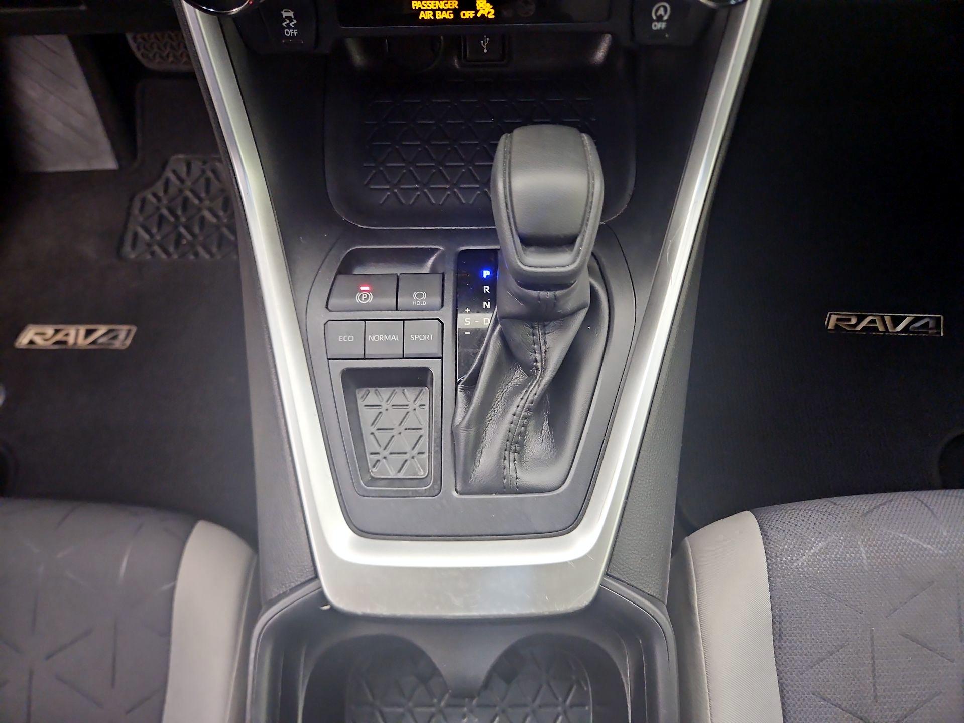 Thumbnail: 2020 Toyota RAV4 - 16