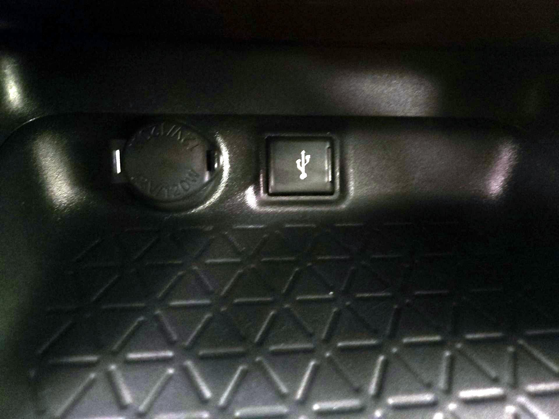 Thumbnail: 2020 Toyota RAV4 - 17