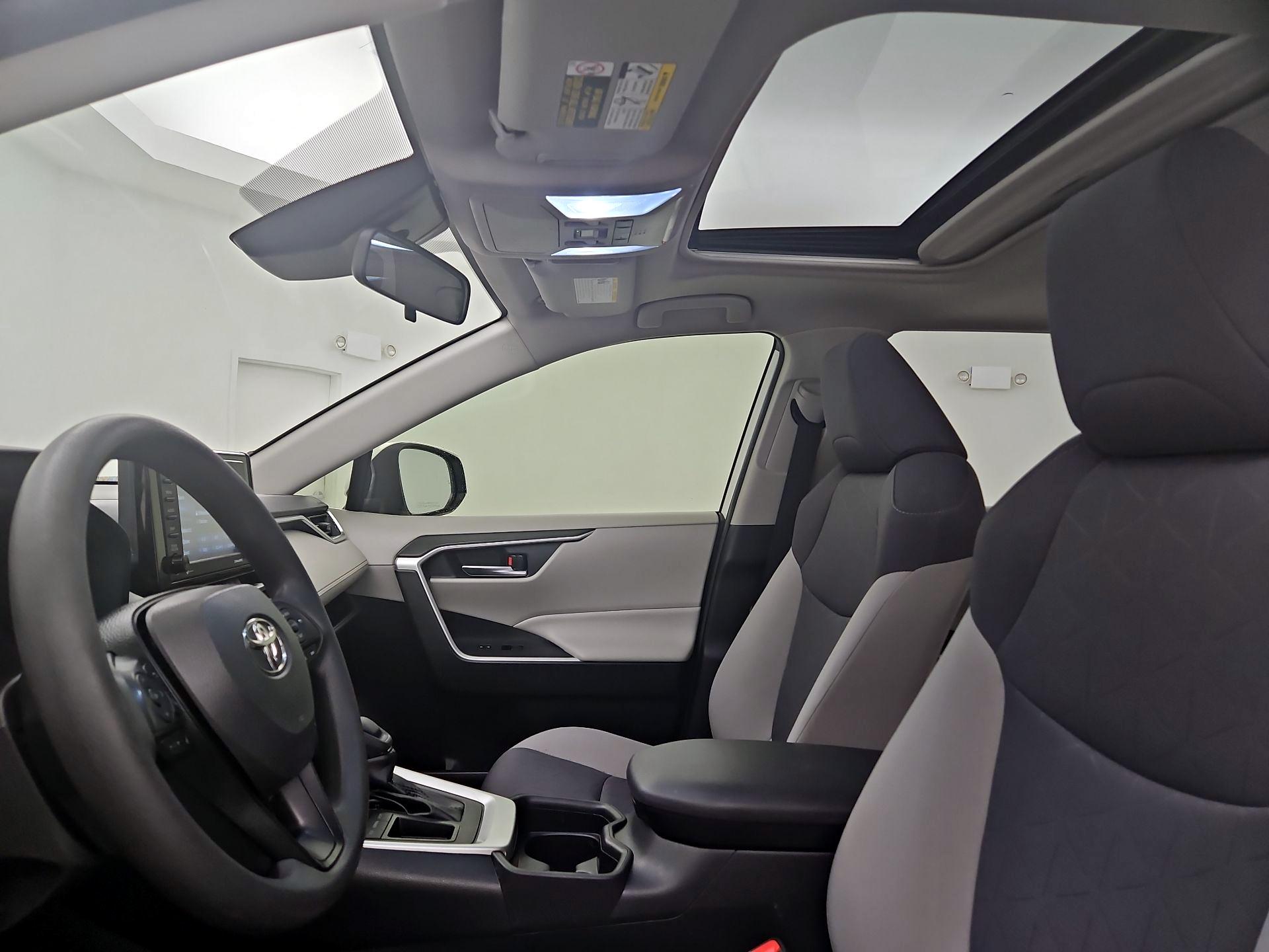 Thumbnail: 2020 Toyota RAV4 - 18