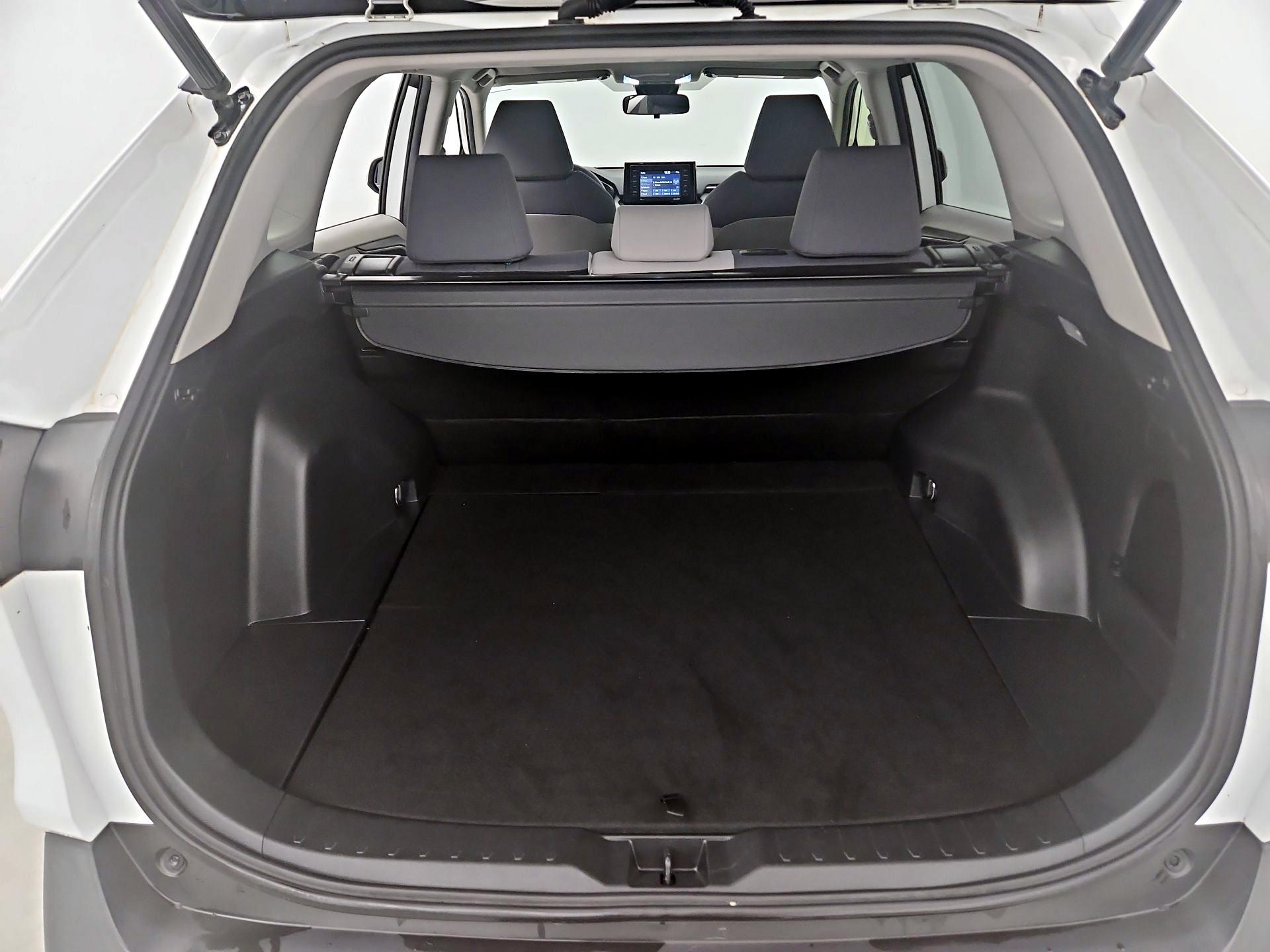 Thumbnail: 2020 Toyota RAV4 - 20