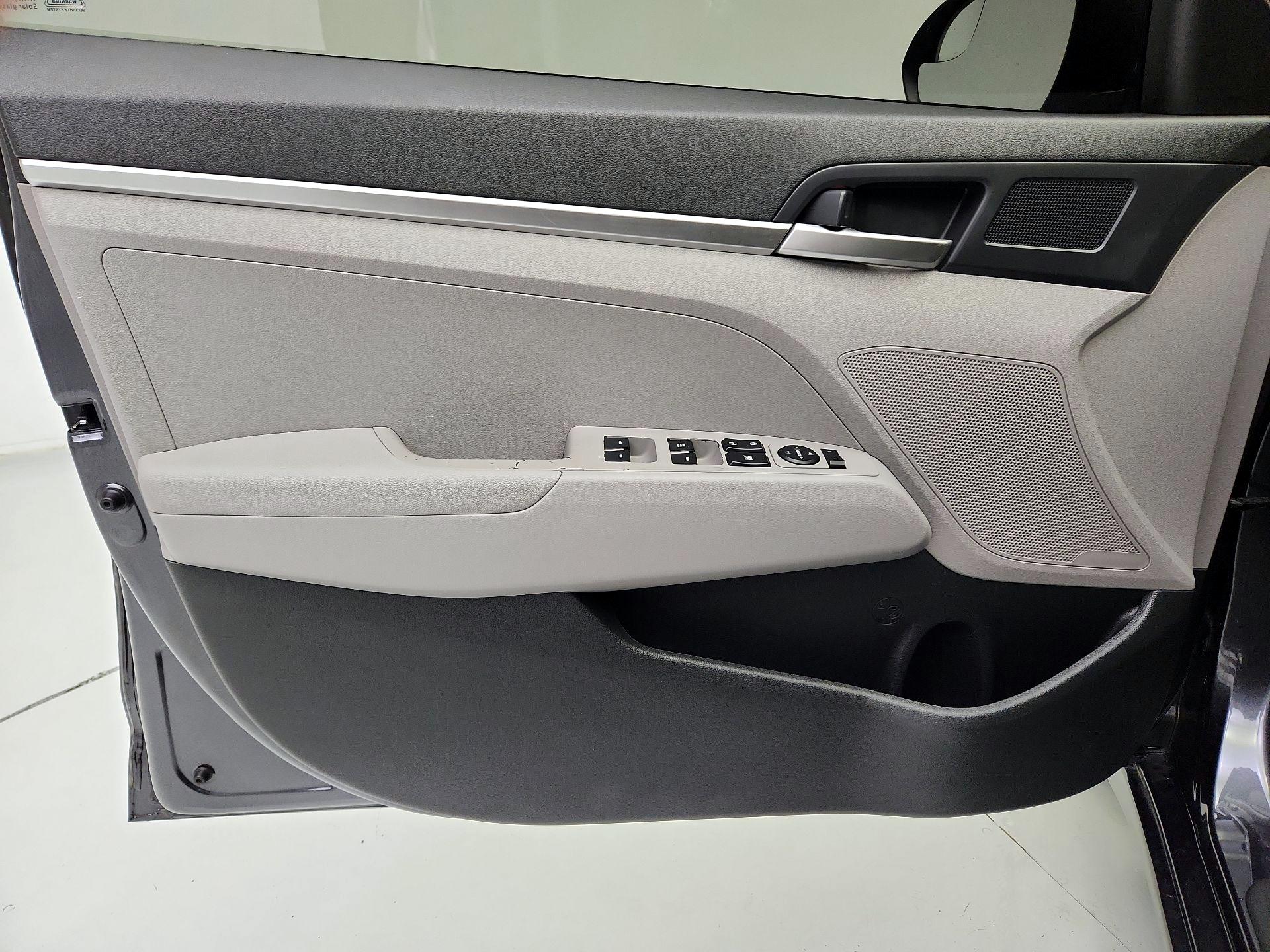 Thumbnail: 2020 Hyundai Elantra - 12