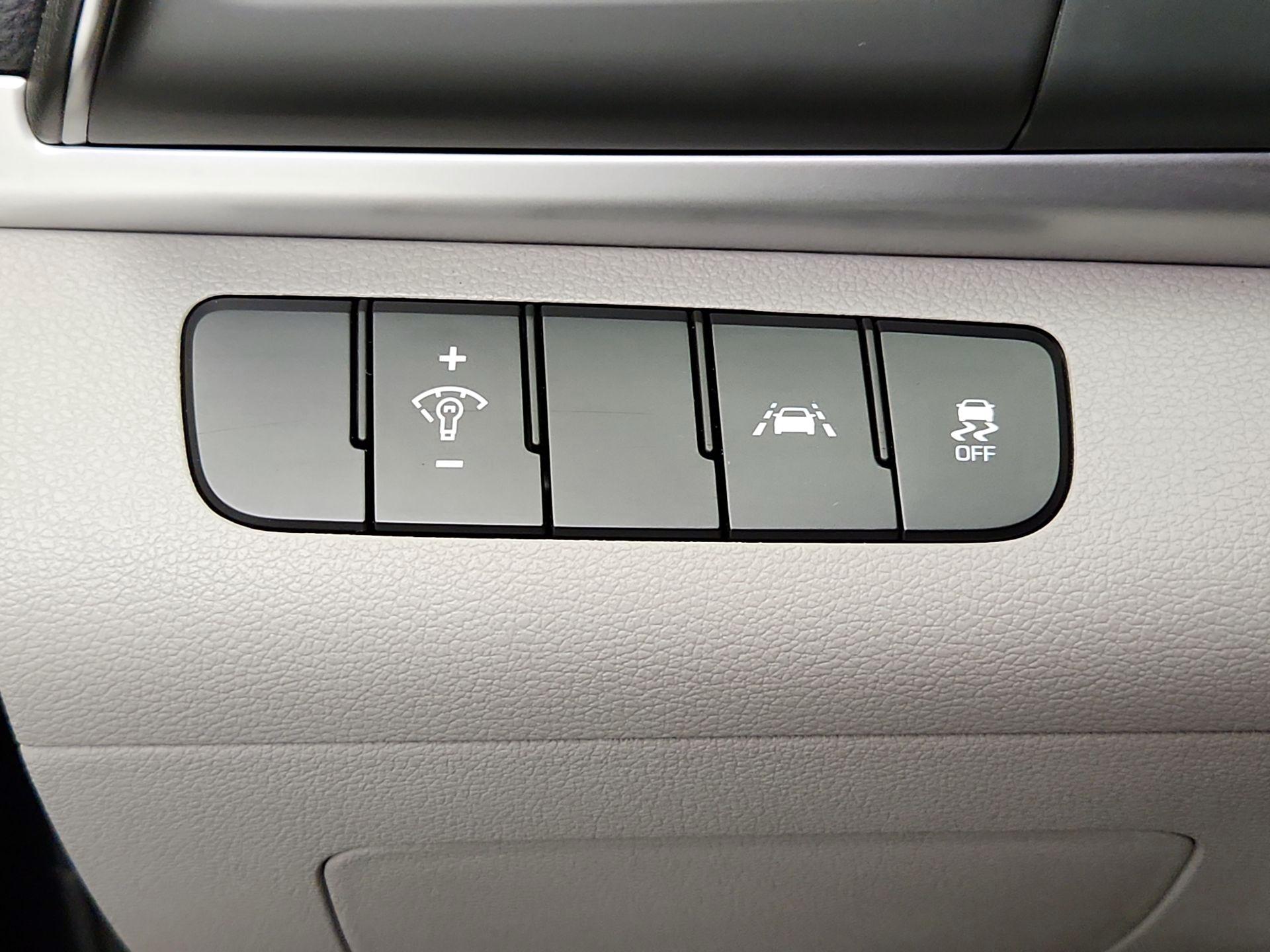 Thumbnail: 2020 Hyundai Elantra - 13