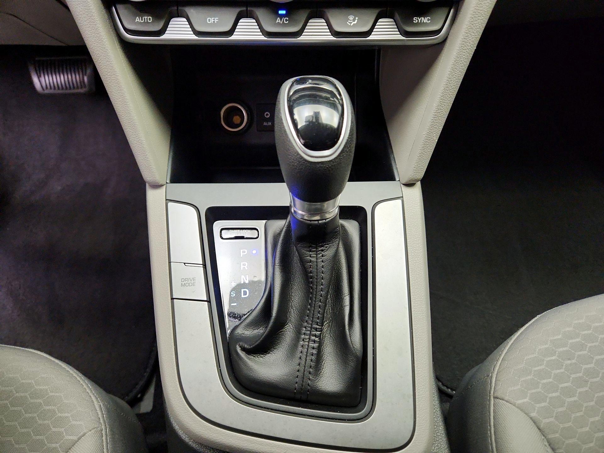 Thumbnail: 2020 Hyundai Elantra - 17