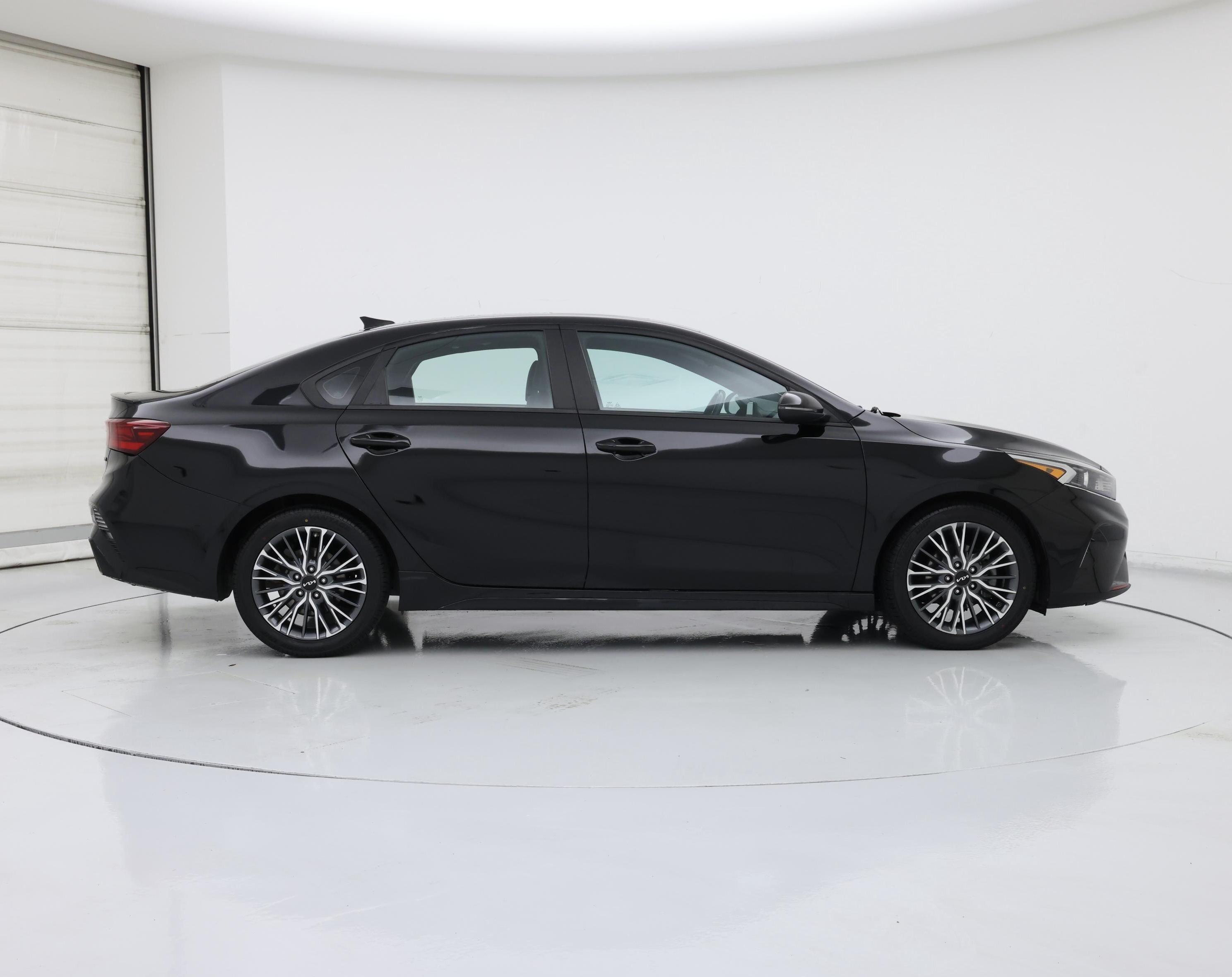 Thumbnail: 2023 Kia Forte - 7