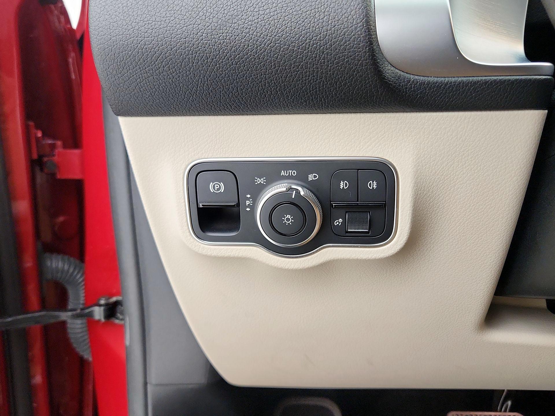 Thumbnail: 2022 Mercedes-Benz GLB - 13