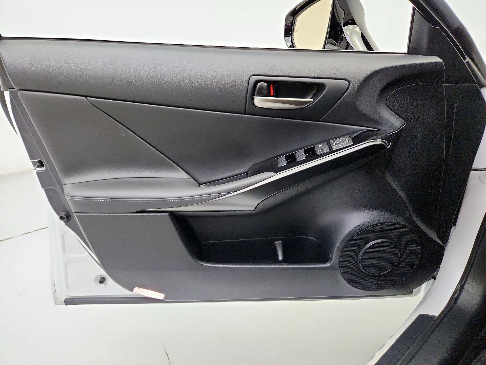 Thumbnail: 2023 Lexus IS - 12