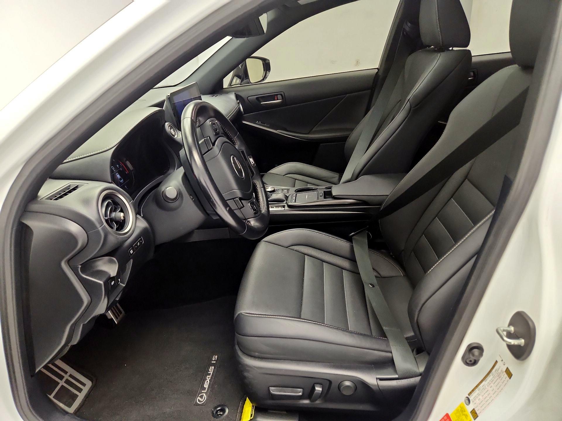 Thumbnail: 2022 Lexus IS - 11