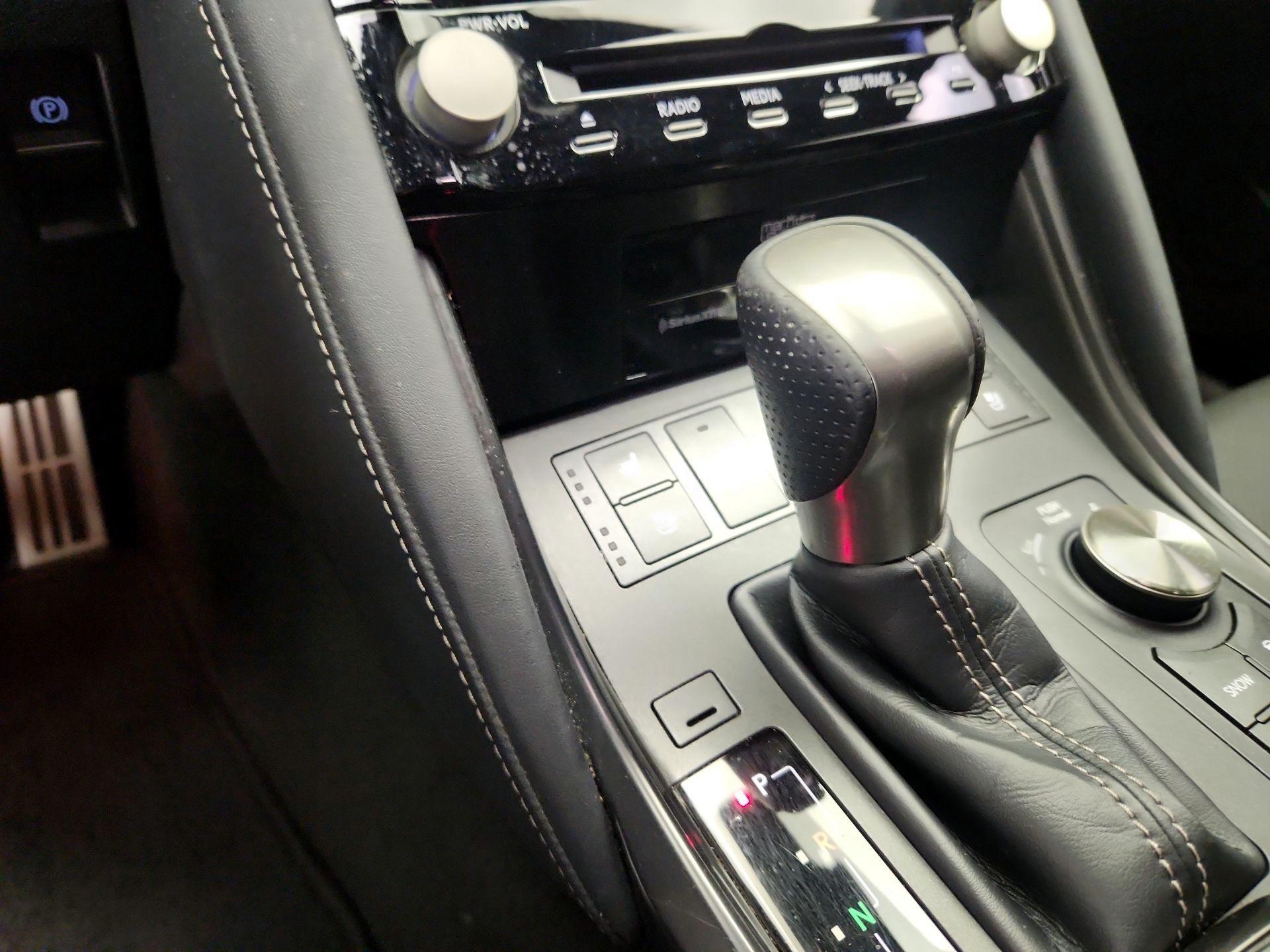 Thumbnail: 2022 Lexus IS - 18