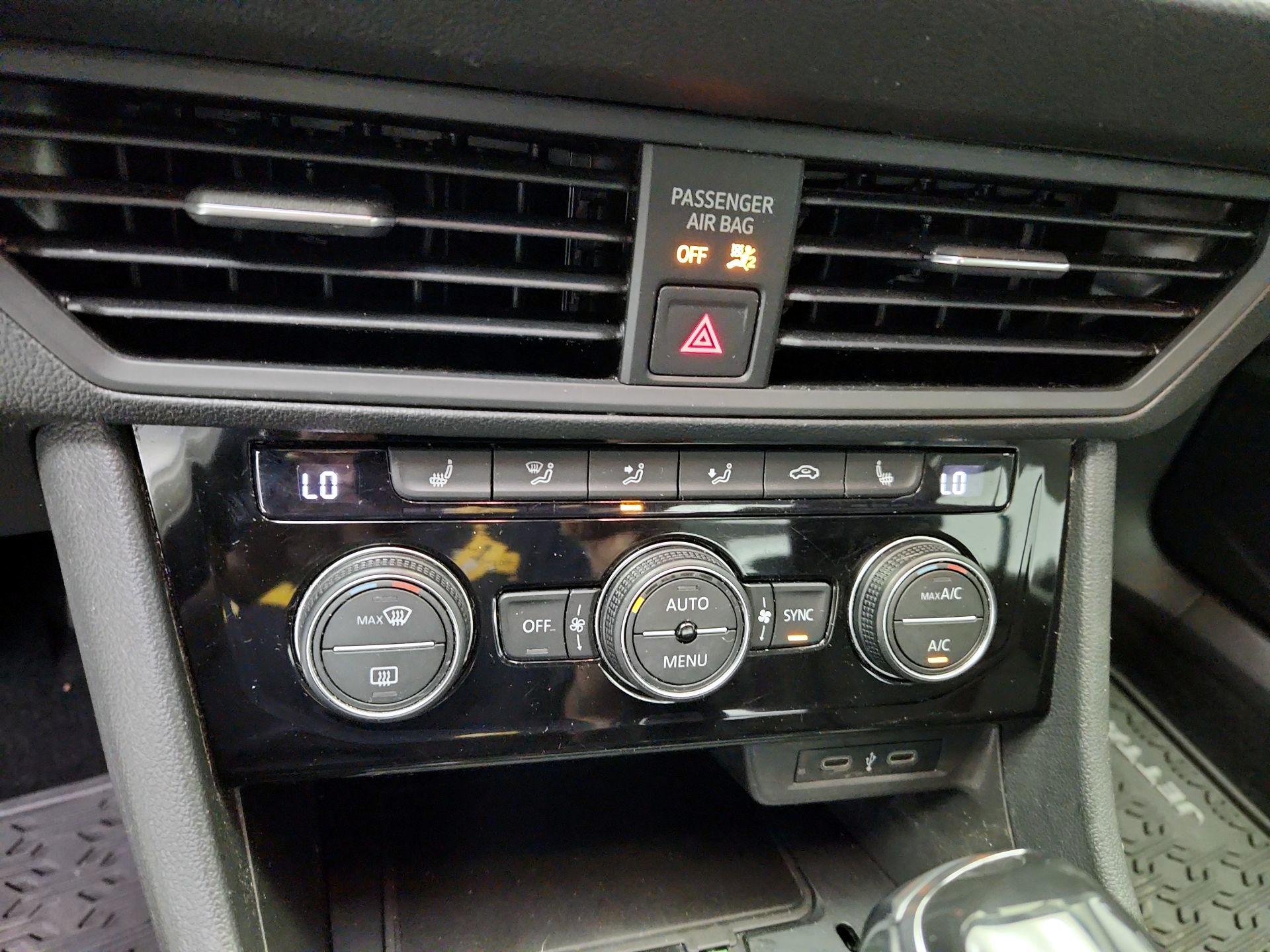 Thumbnail: 2023 Volkswagen Jetta - 16