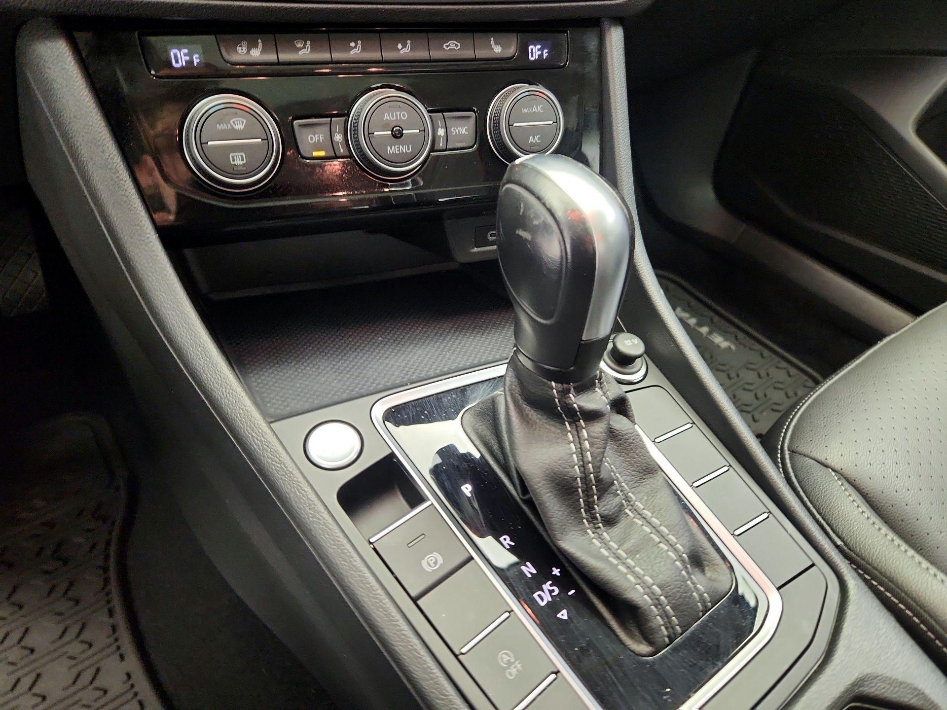 Thumbnail: 2021 Volkswagen Jetta - 17