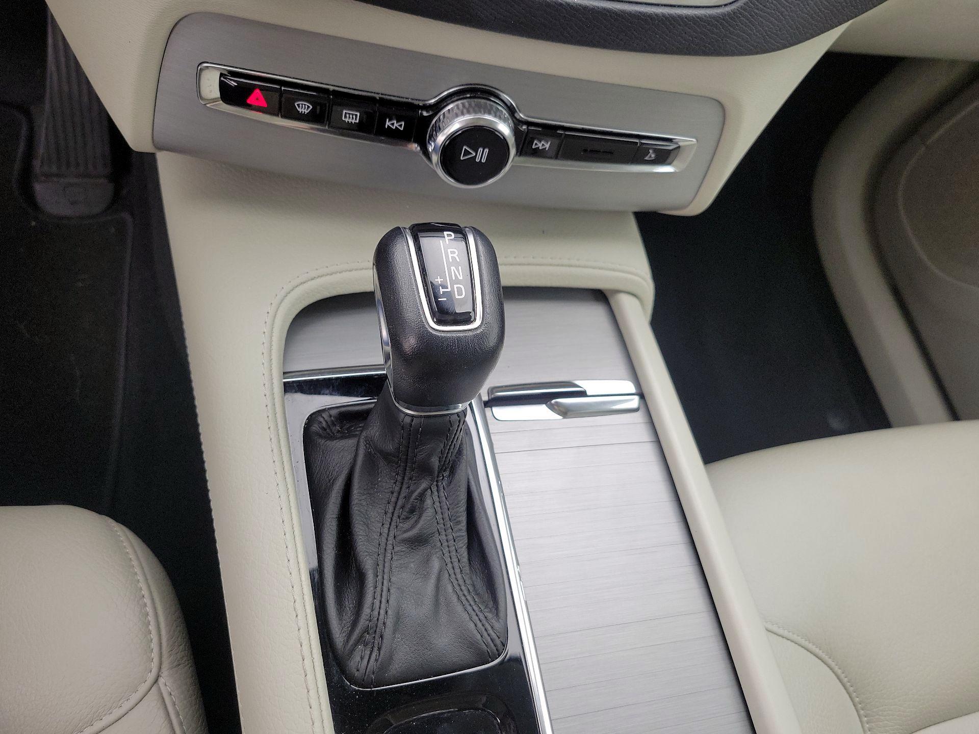 Thumbnail: 2021 Volvo XC90 - 18