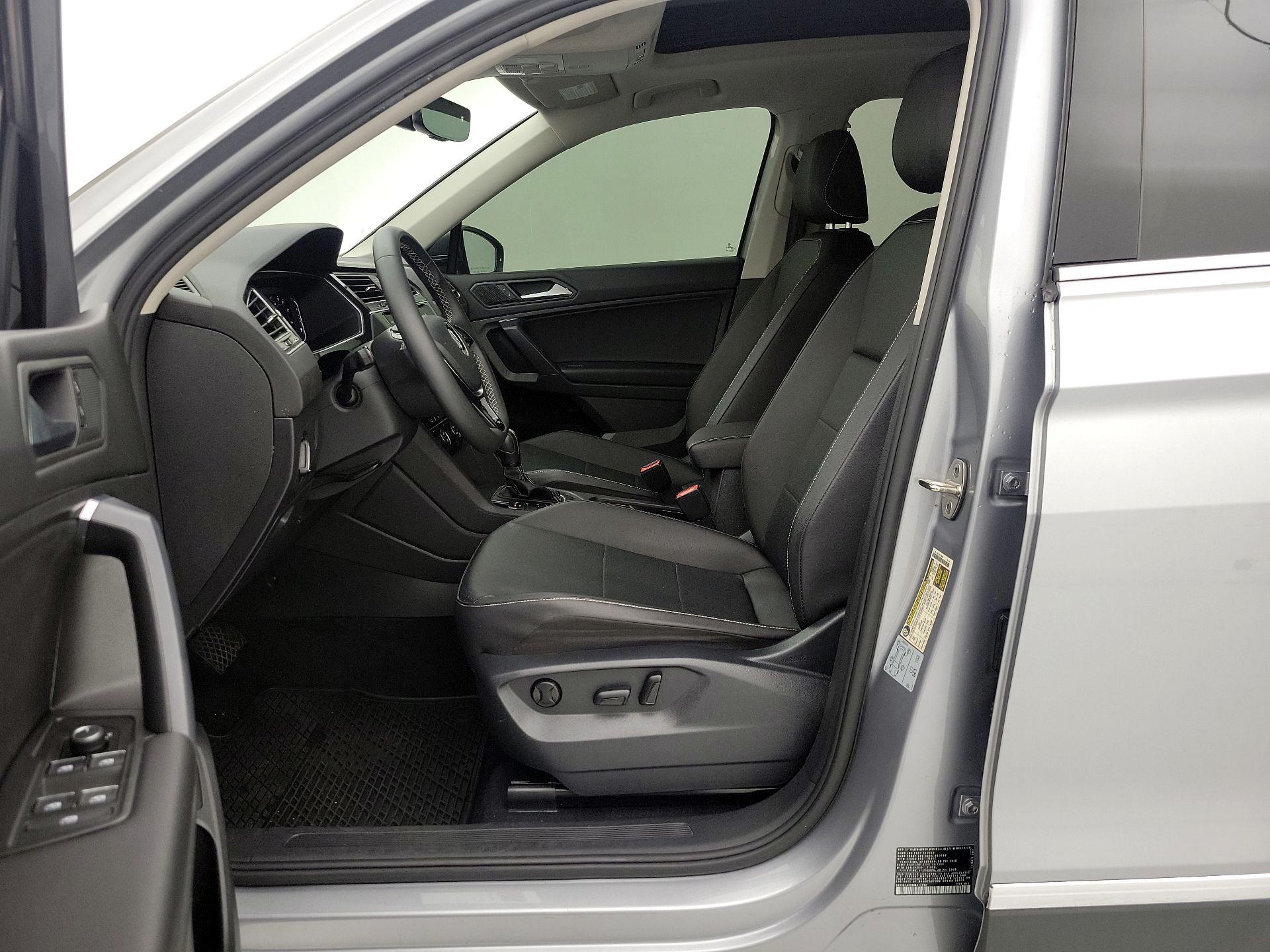 Thumbnail: 2021 Volkswagen Tiguan - 11