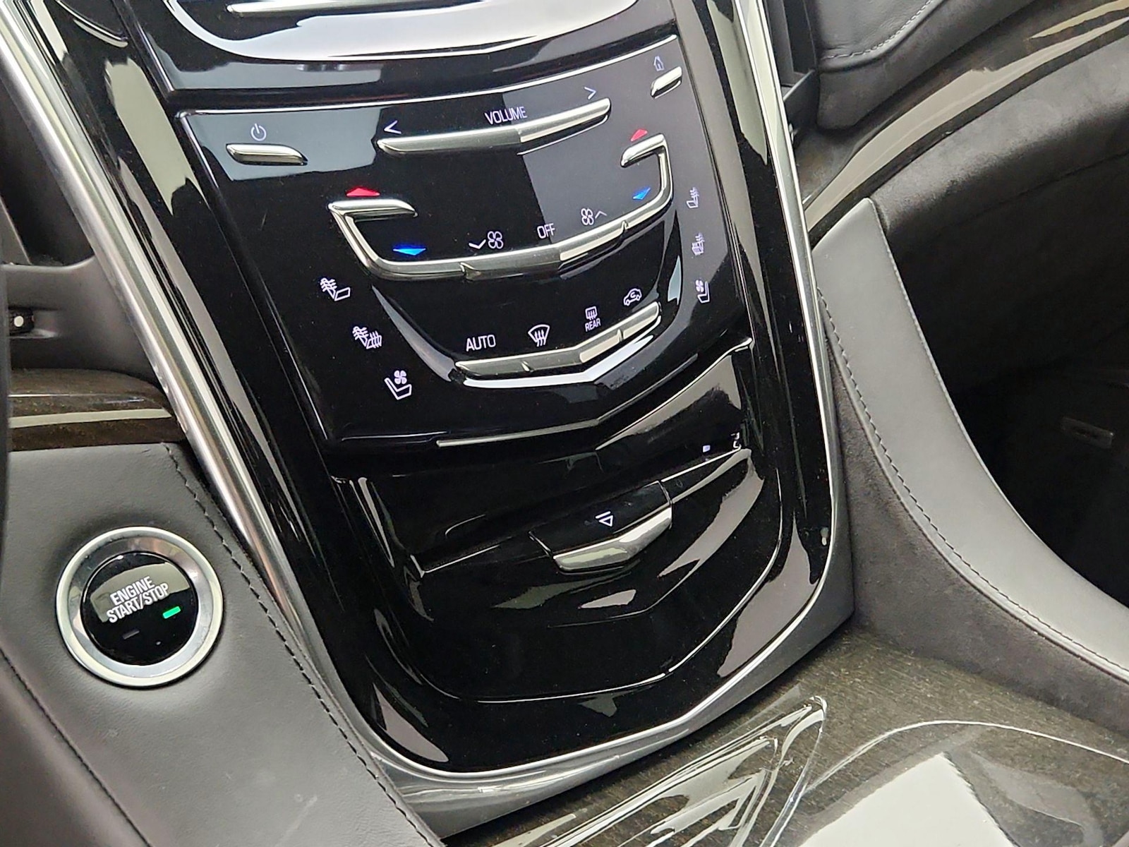 2020 Cadillac Escalade ESV Platinum - Photo 18