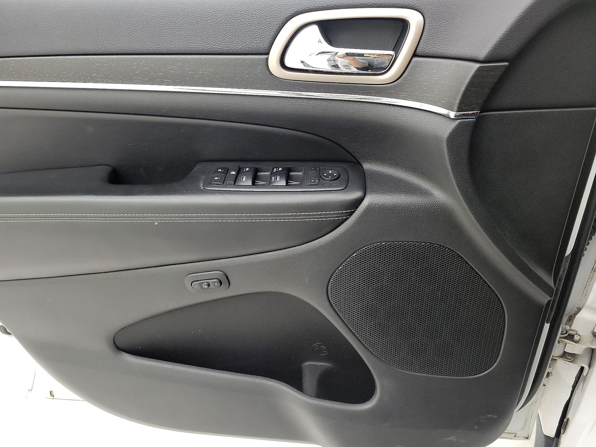 Thumbnail: 2017 Jeep Grand Cherokee - 12