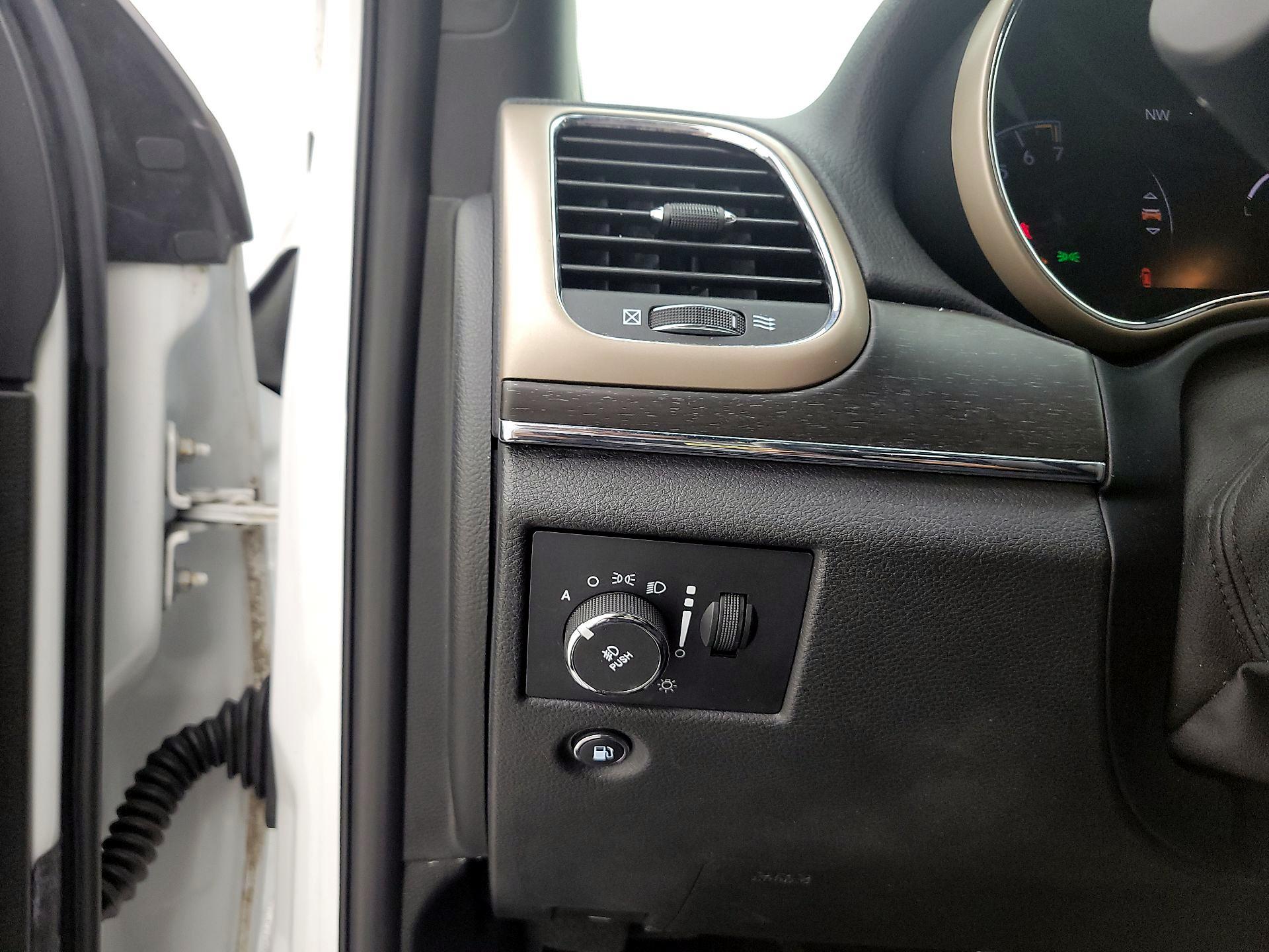 Thumbnail: 2017 Jeep Grand Cherokee - 13