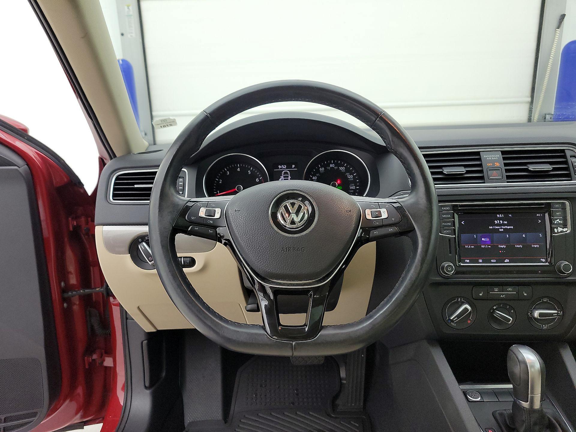 Thumbnail: 2018 Volkswagen Jetta - 10