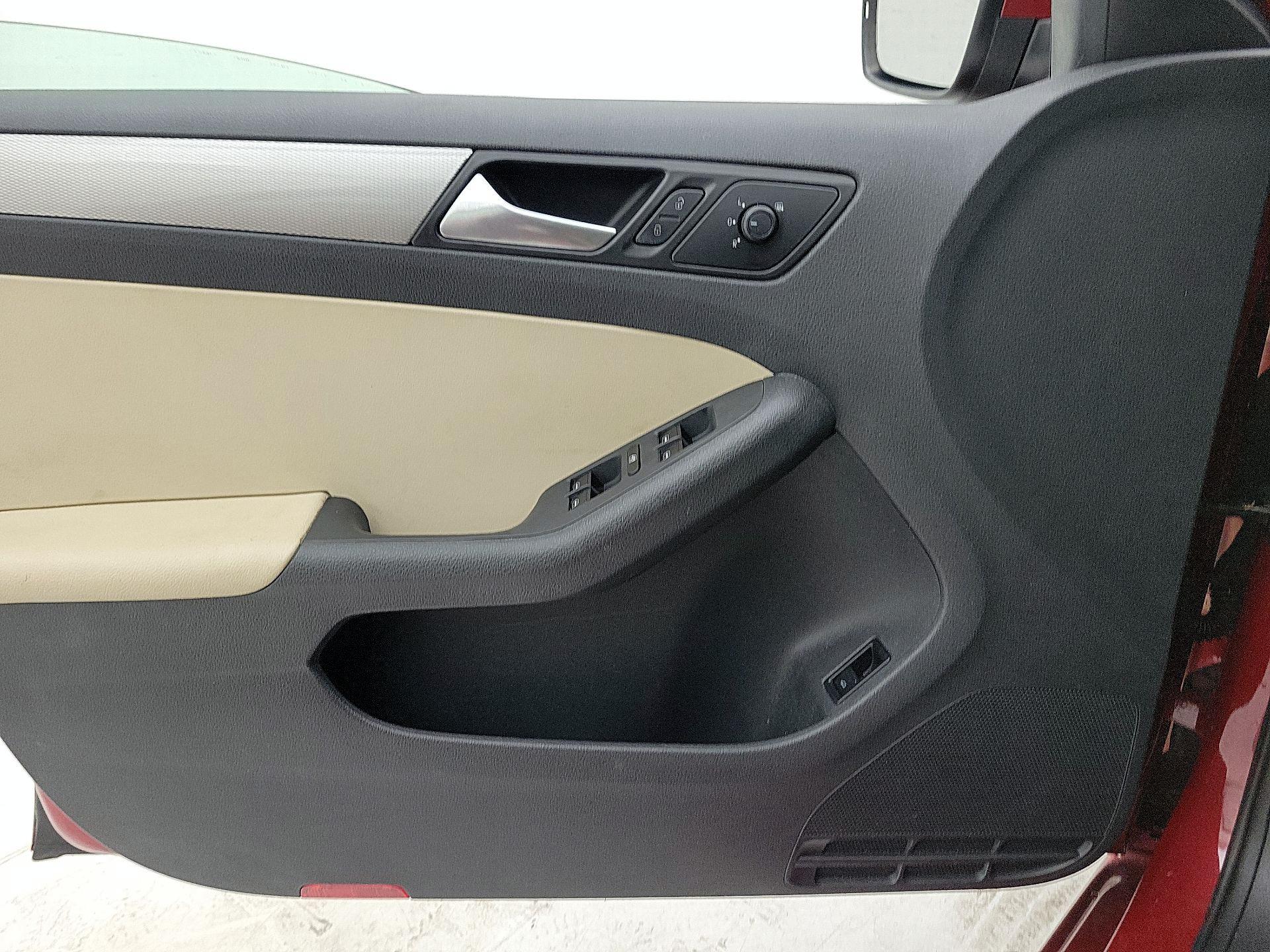 Thumbnail: 2018 Volkswagen Jetta - 12