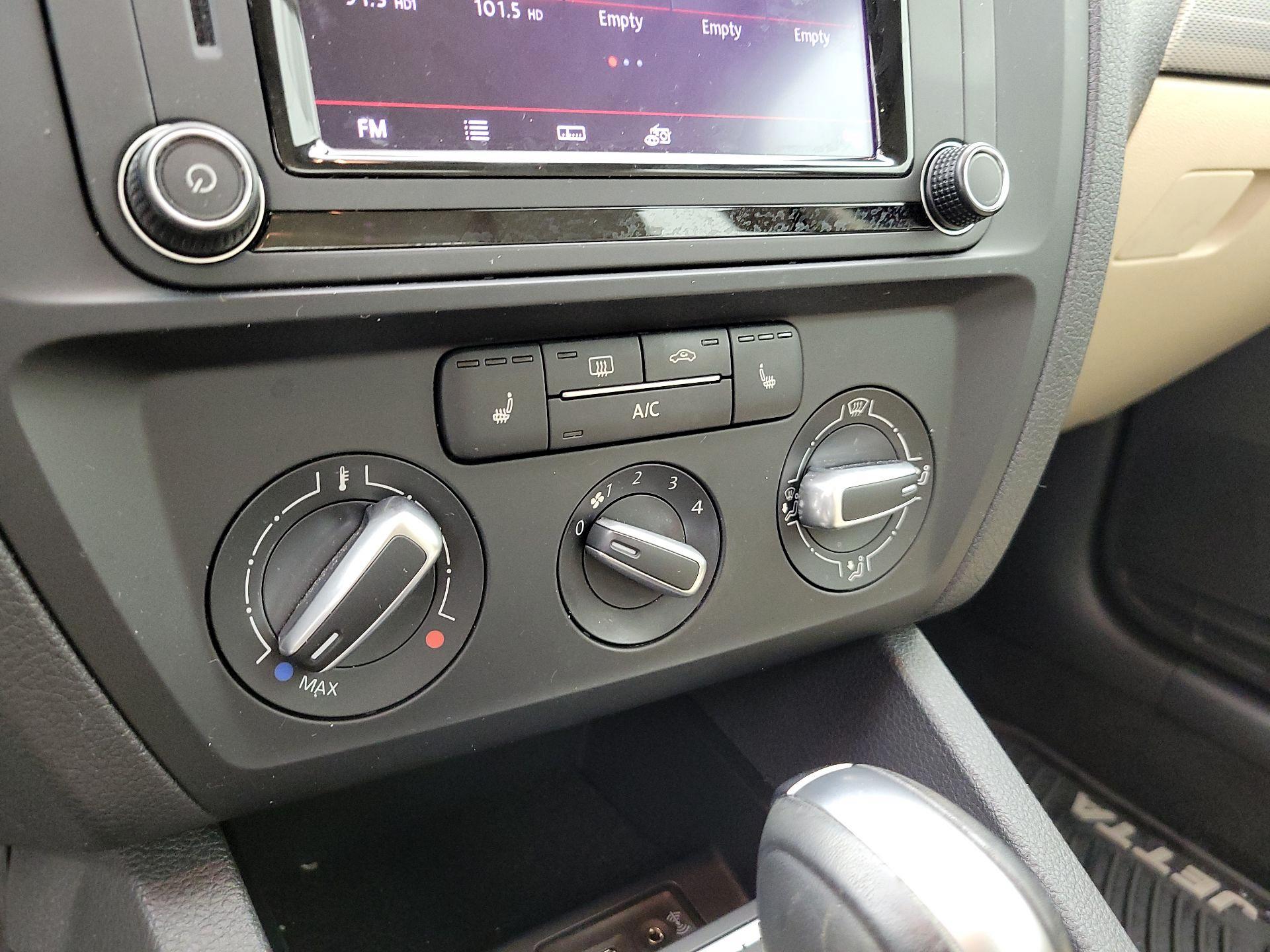 Thumbnail: 2018 Volkswagen Jetta - 16