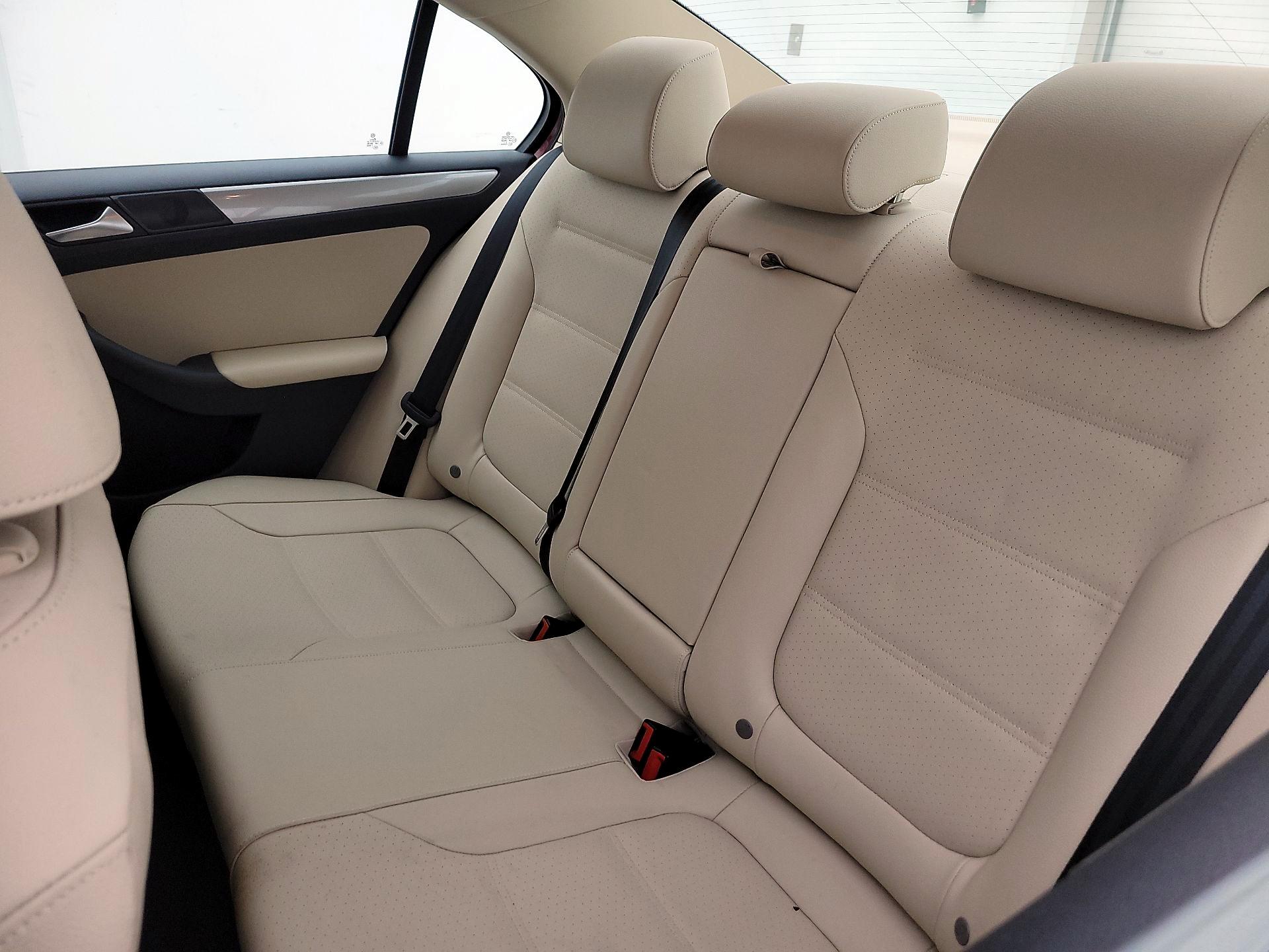 Thumbnail: 2018 Volkswagen Jetta - 19