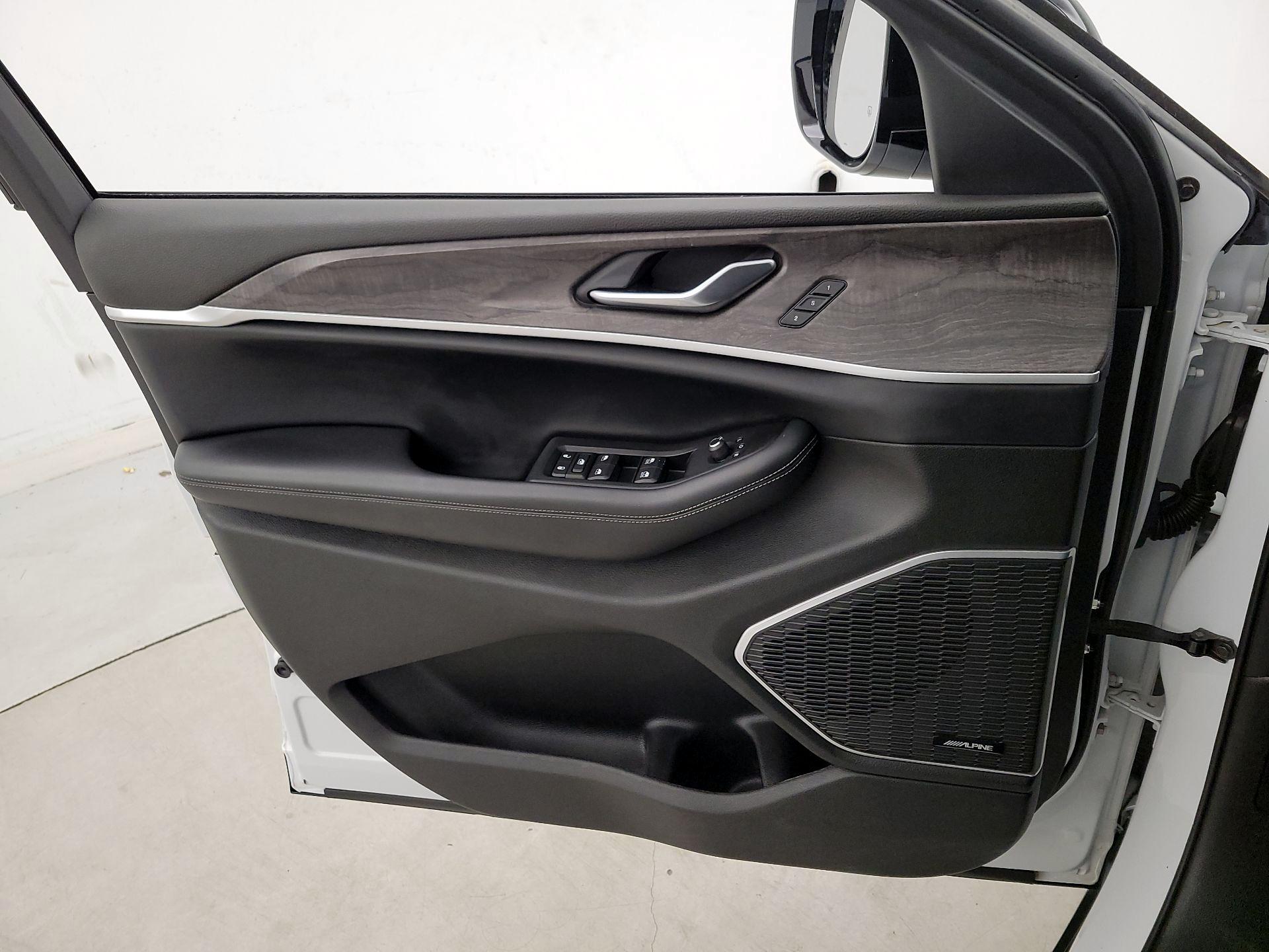 Thumbnail: 2022 Jeep Grand Cherokee - 12