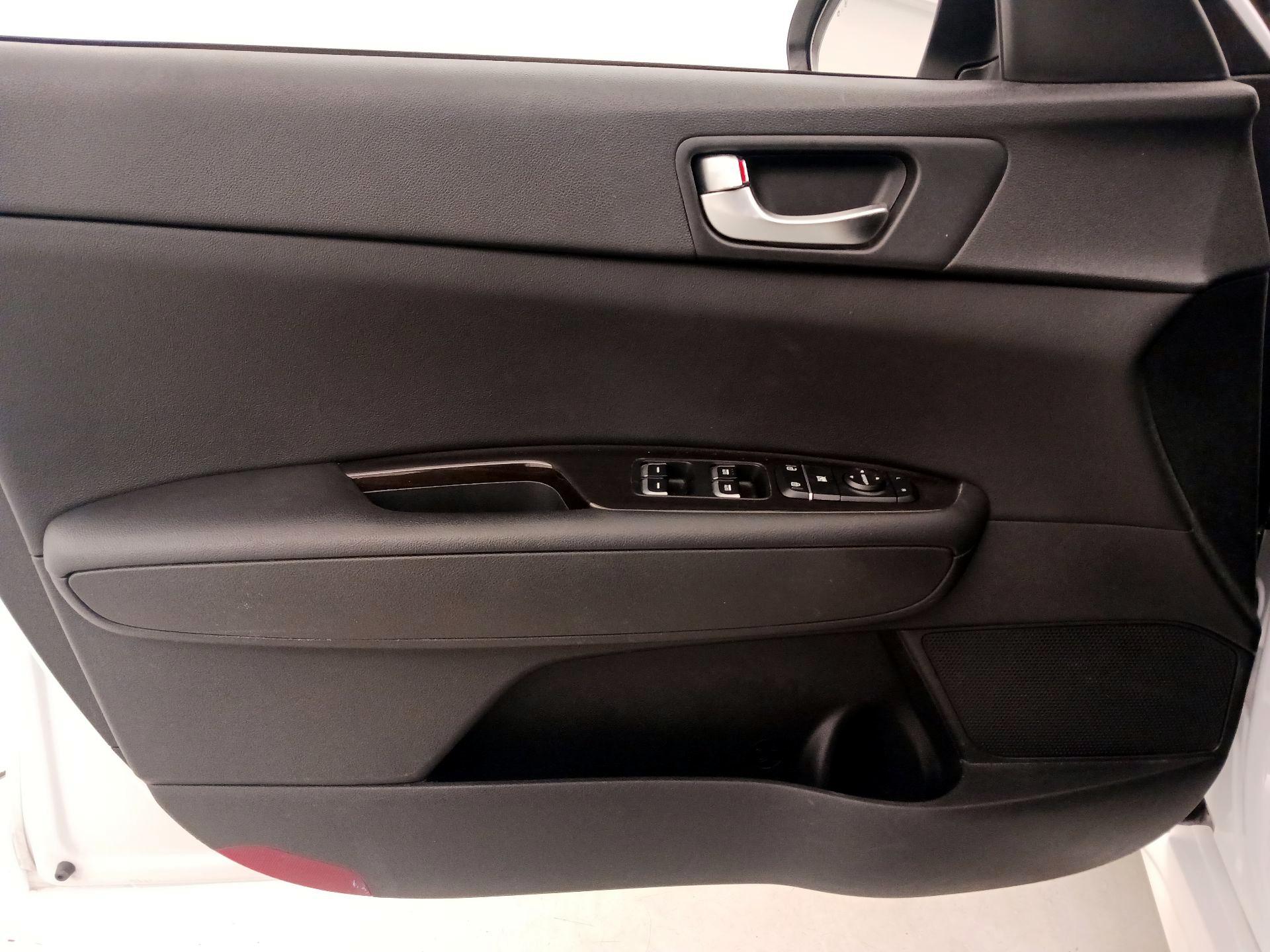 Thumbnail: 2020 Kia Optima - 12