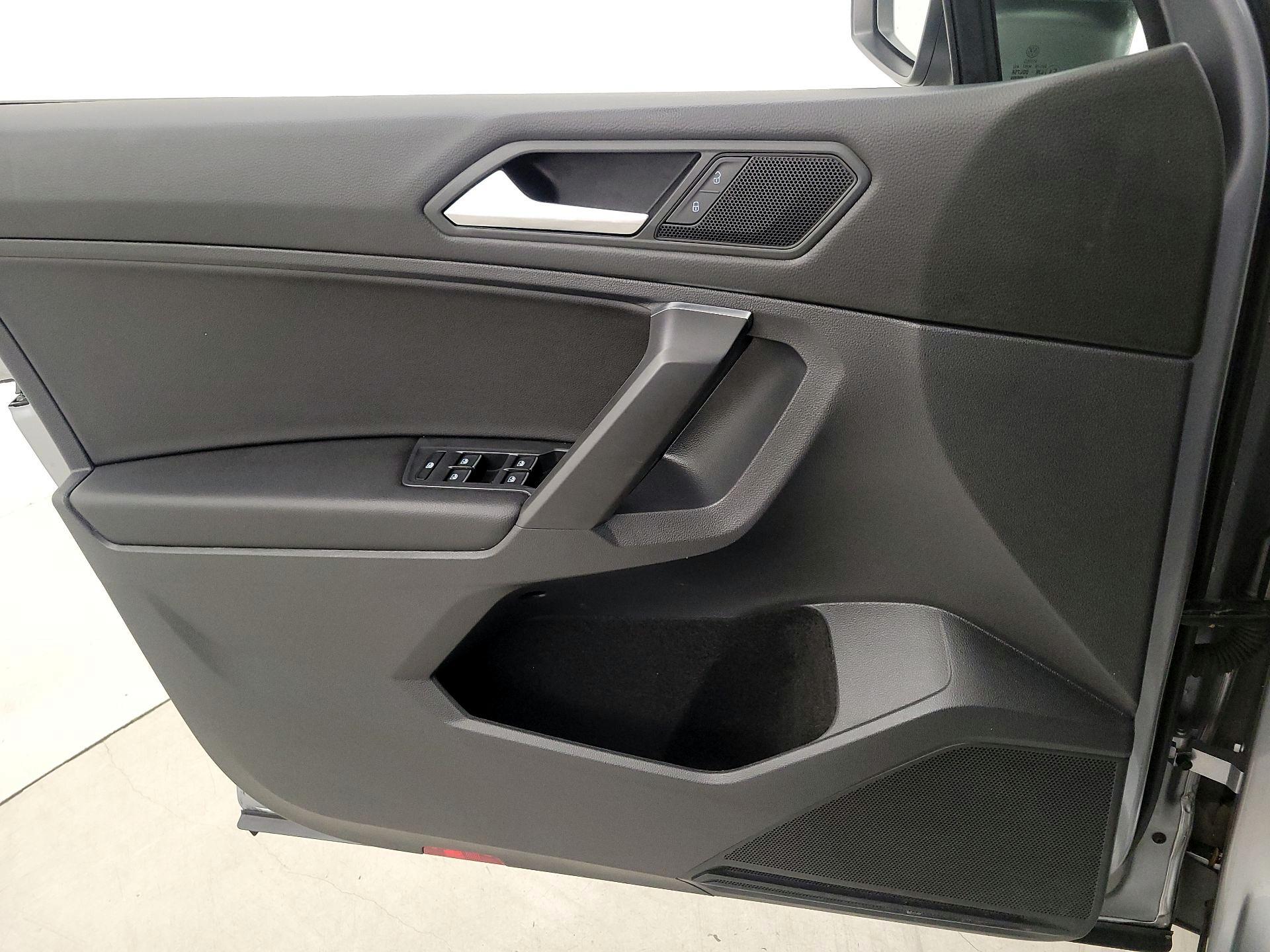 Thumbnail: 2021 Volkswagen Tiguan - 12