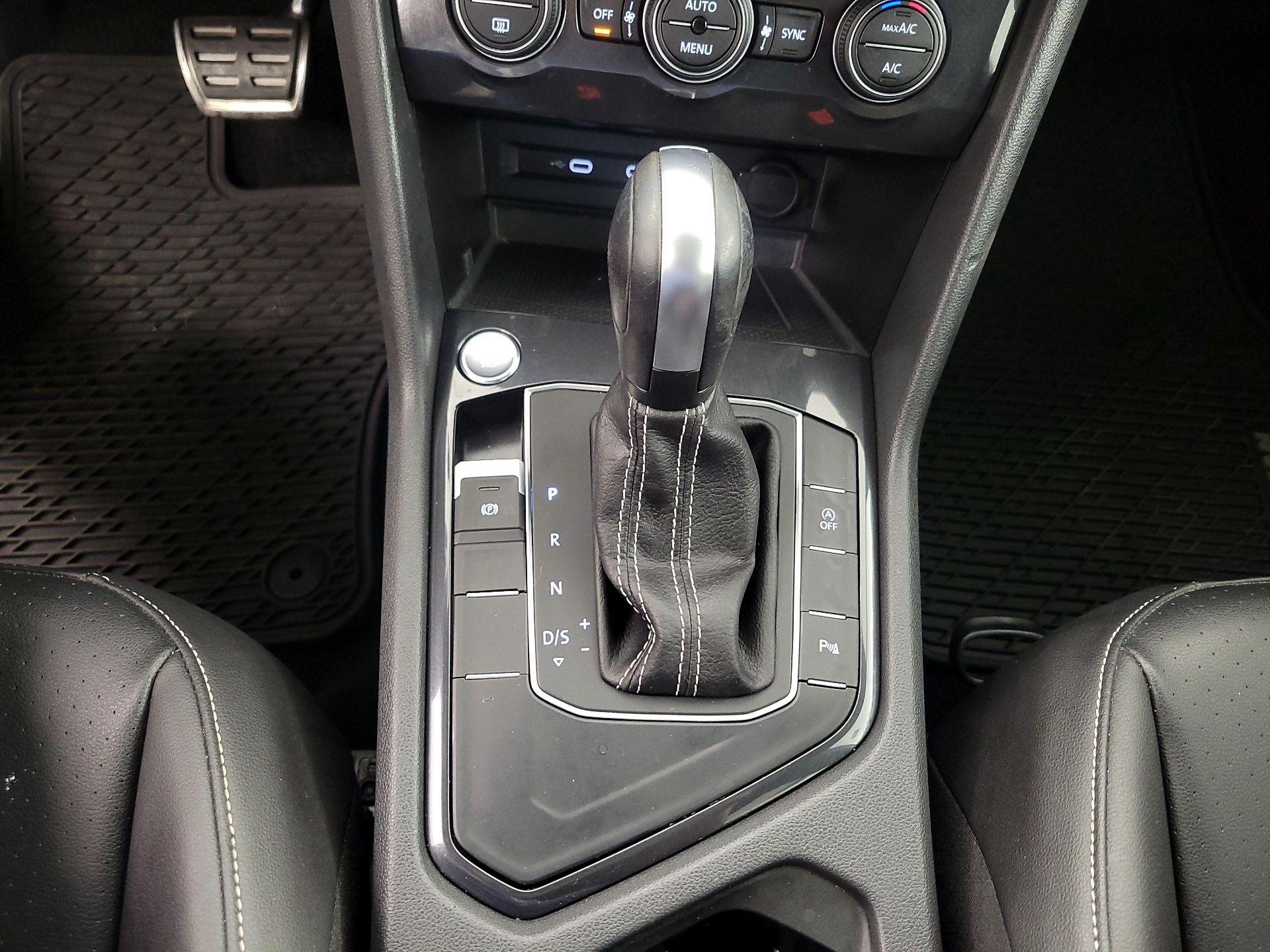 Thumbnail: 2021 Volkswagen Tiguan - 17