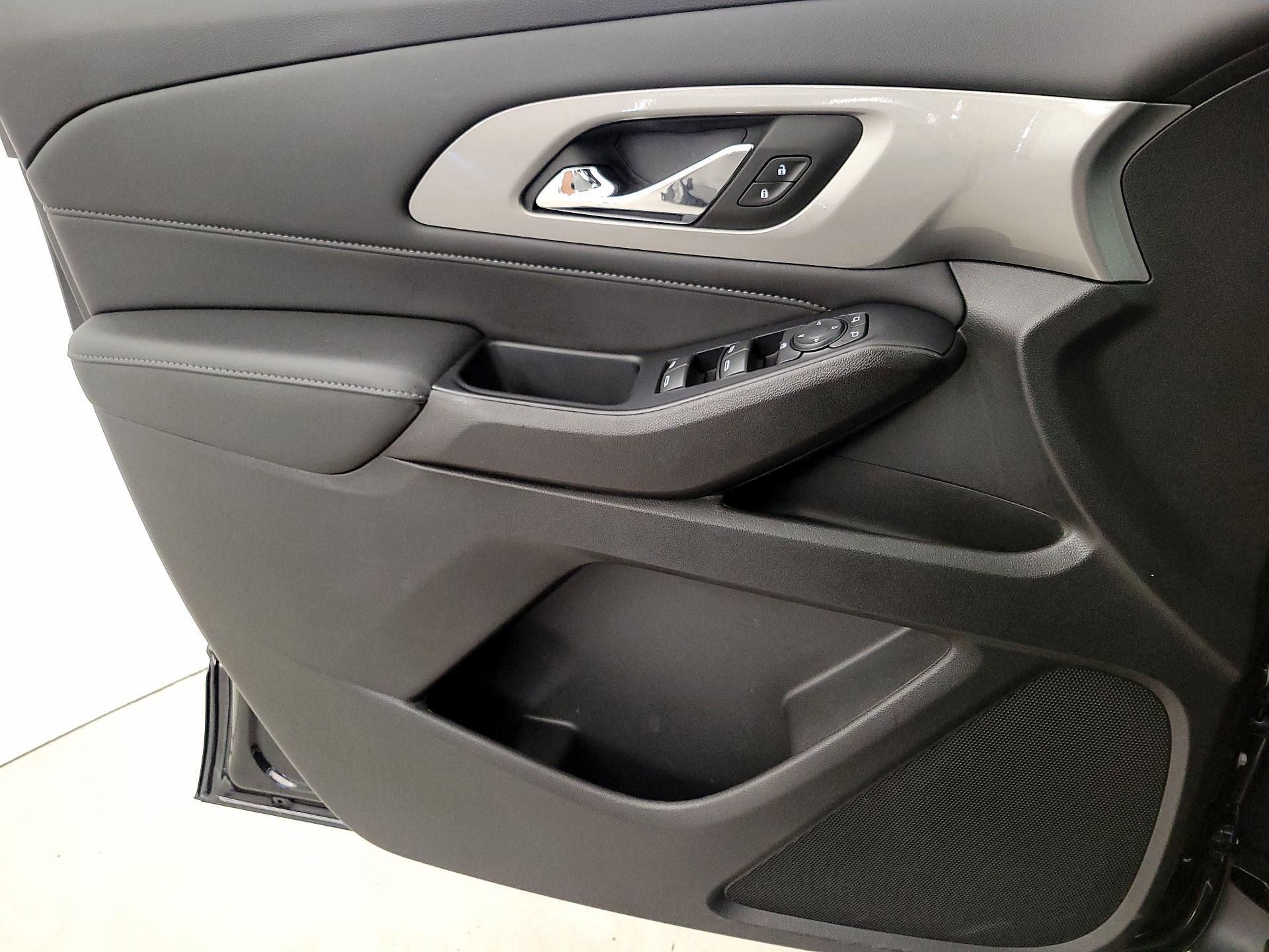 Thumbnail: 2023 Chevrolet Traverse - 12