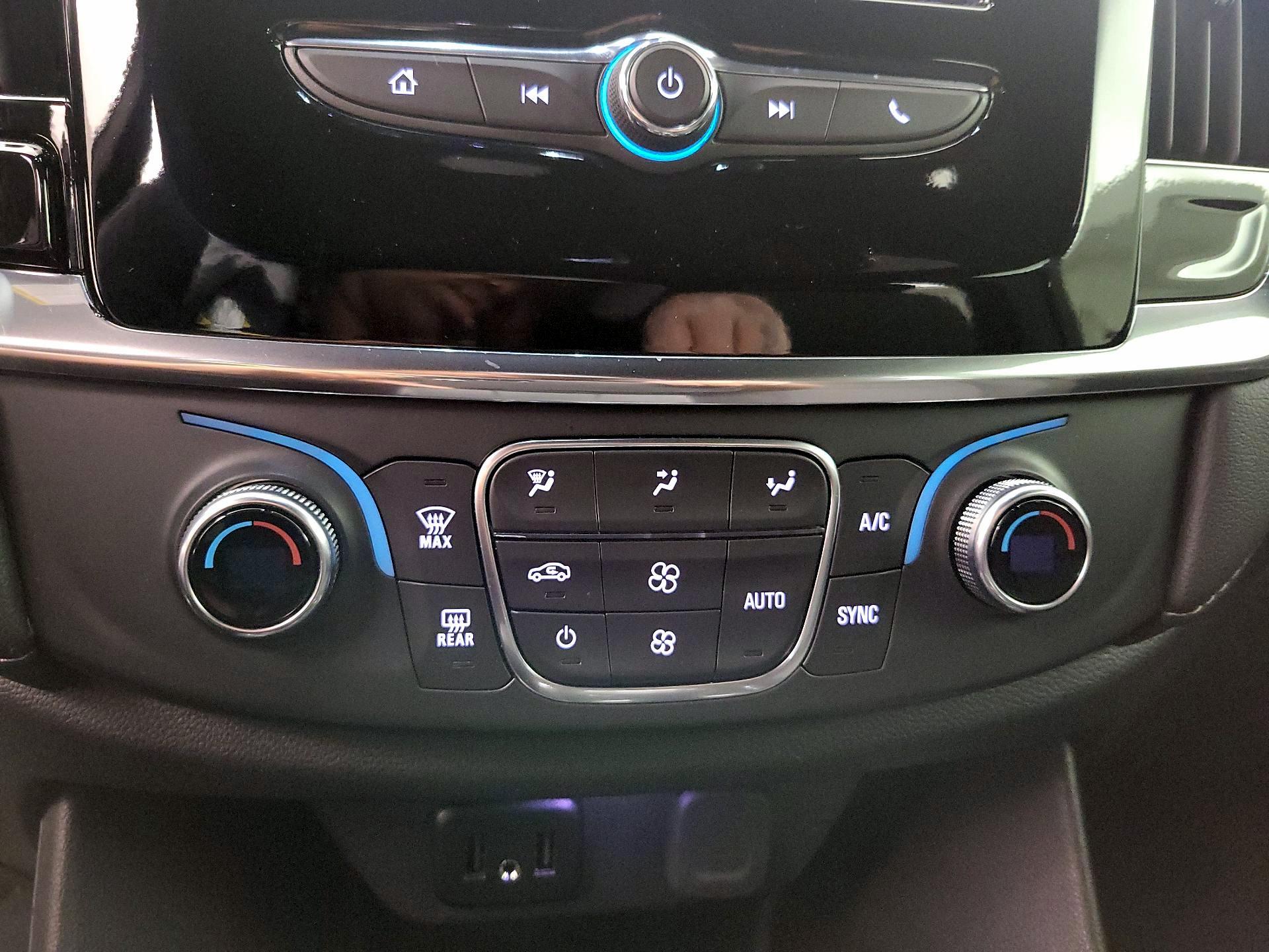 Thumbnail: 2023 Chevrolet Traverse - 16