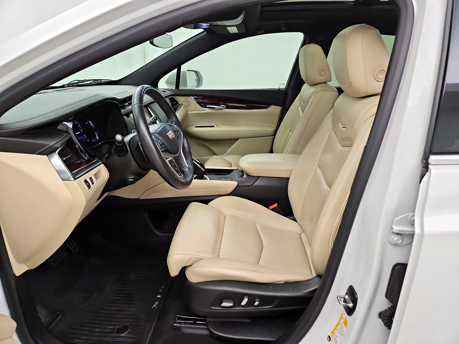 Thumbnail: 2017 Cadillac XT5 - 11