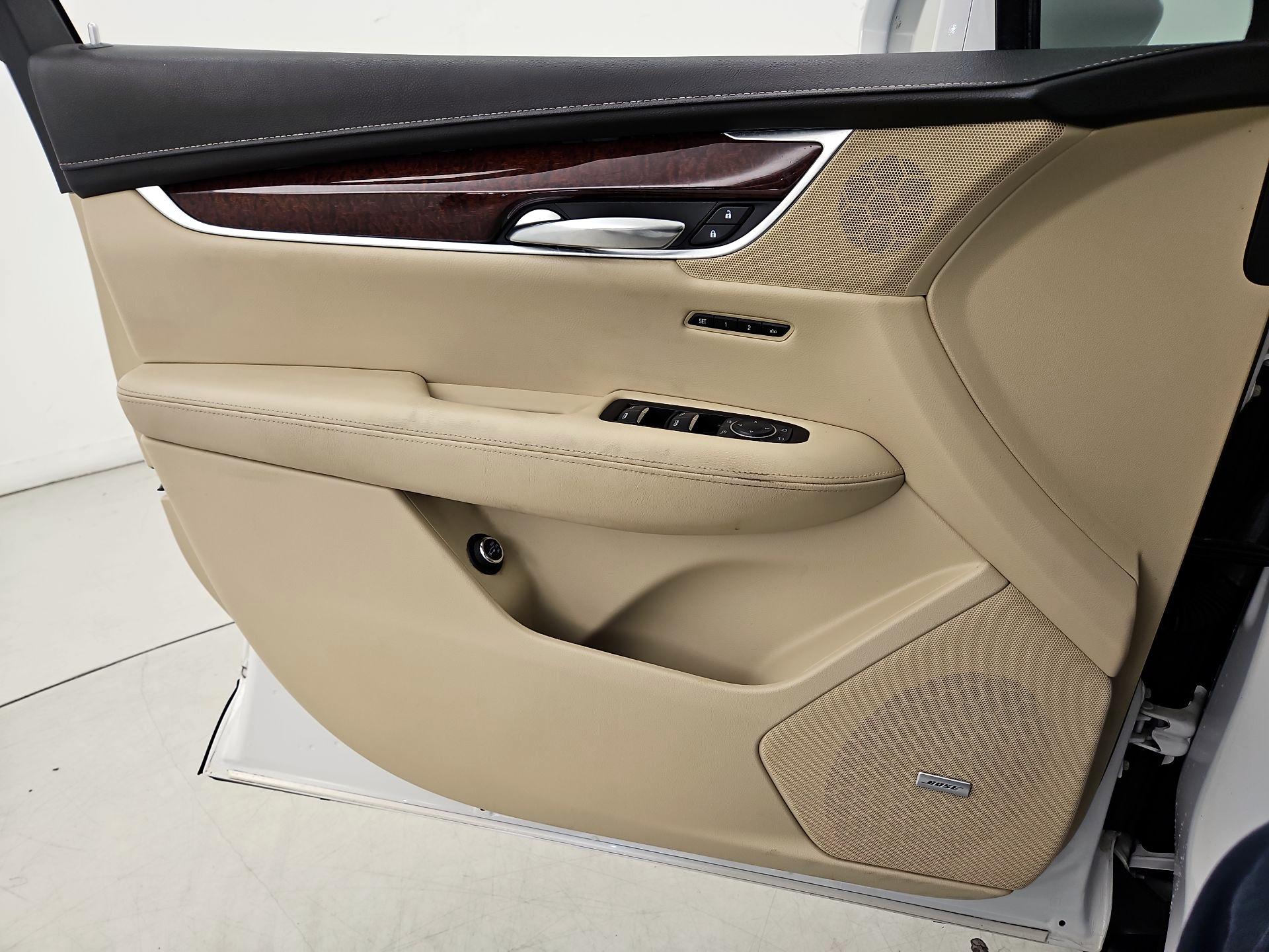 Thumbnail: 2017 Cadillac XT5 - 12