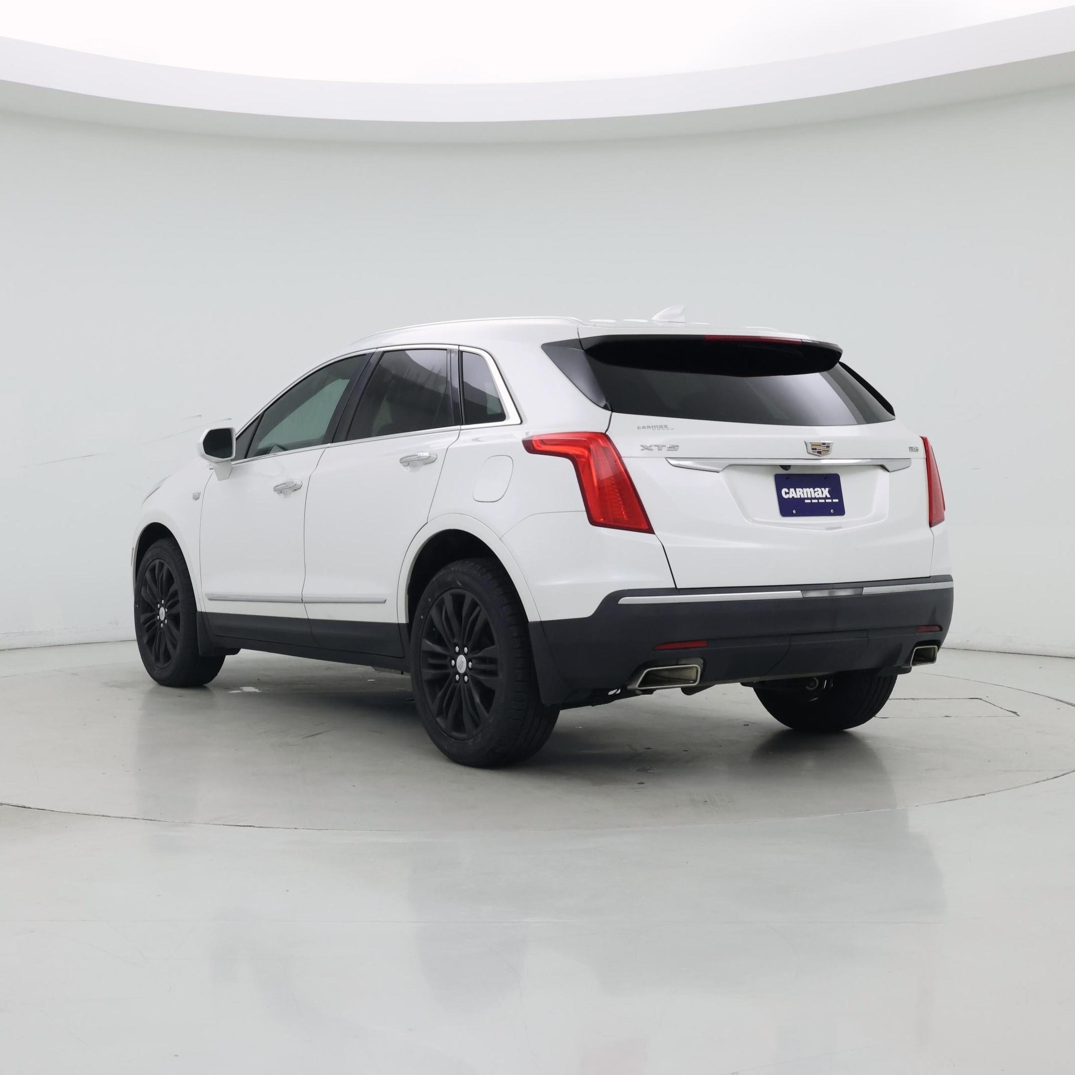 Thumbnail: 2017 Cadillac XT5 - 2