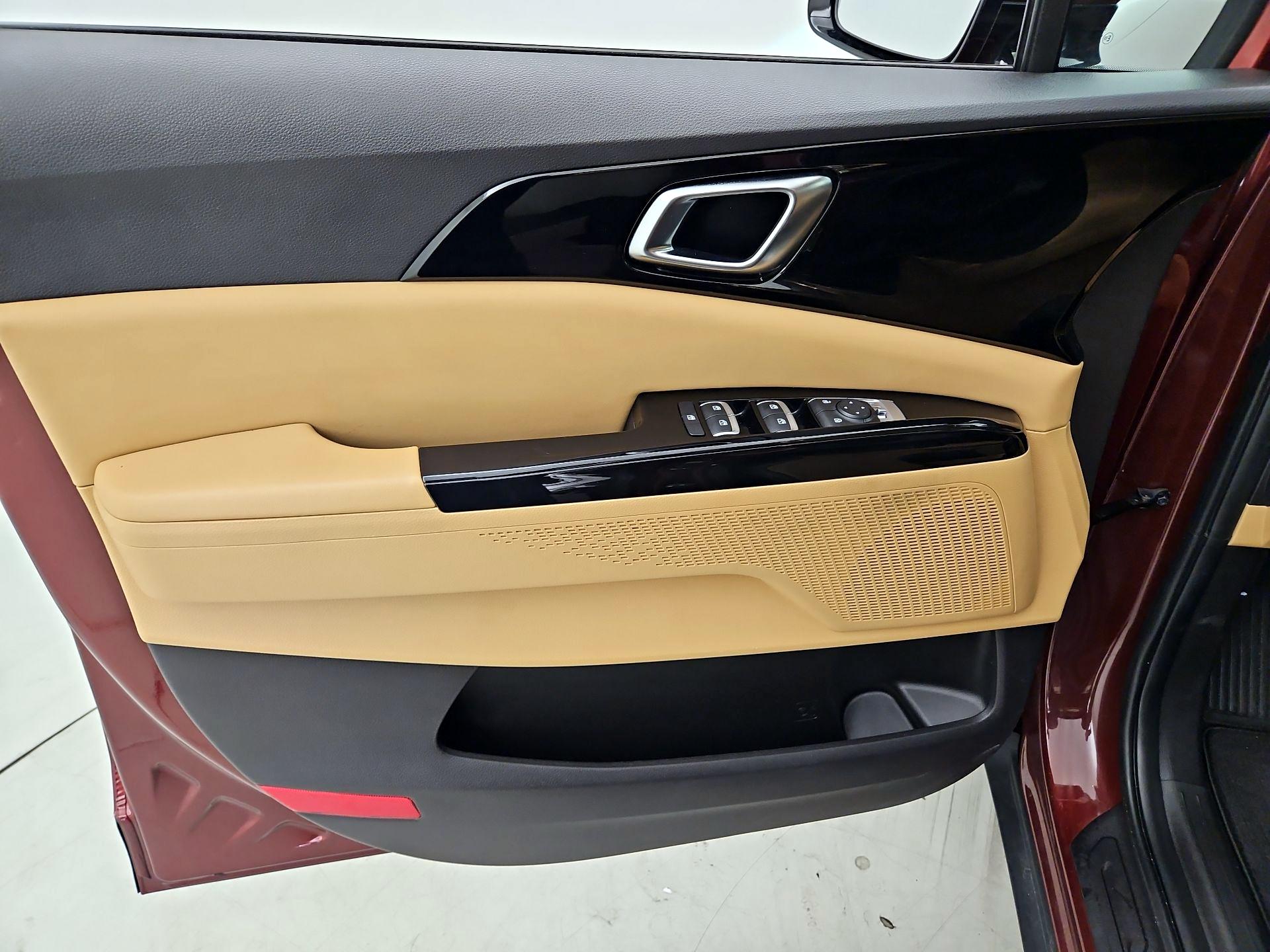 Thumbnail: 2022 Kia Carnival - 12