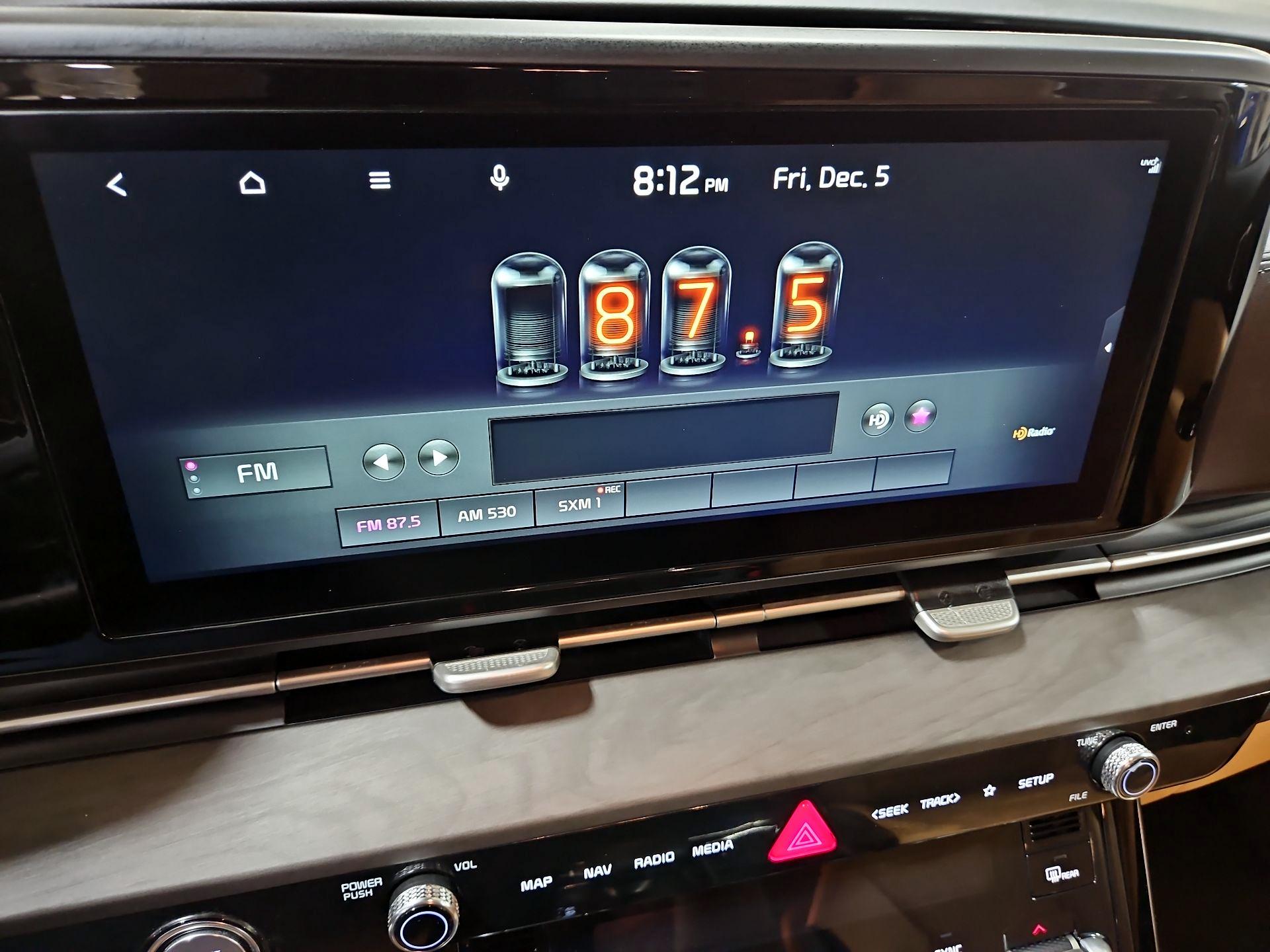 Thumbnail: 2022 Kia Carnival - 16