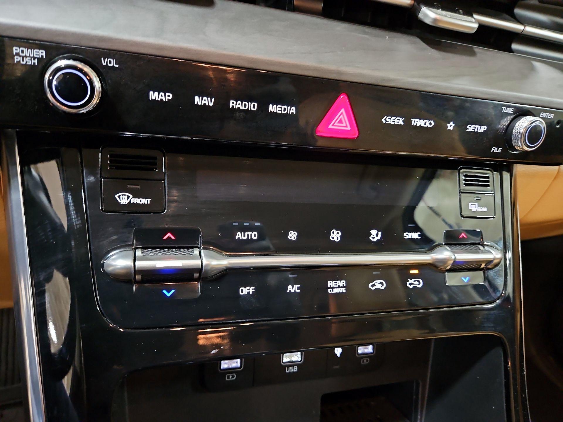 Thumbnail: 2022 Kia Carnival - 17