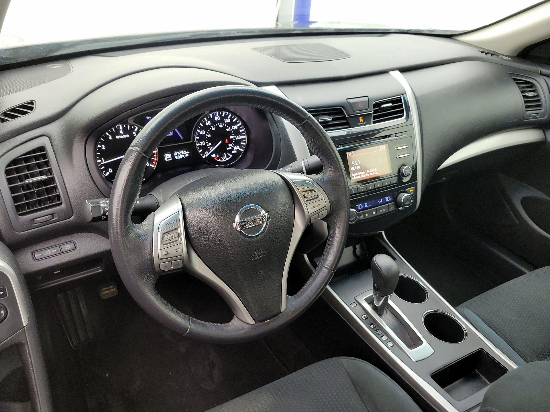 Thumbnail: 2015 Nissan Altima - 9