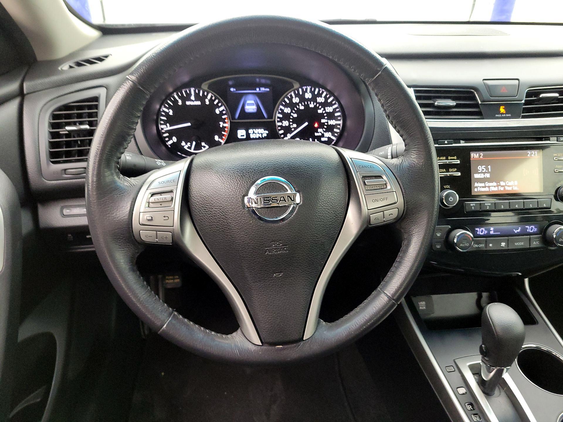 Thumbnail: 2015 Nissan Altima - 10