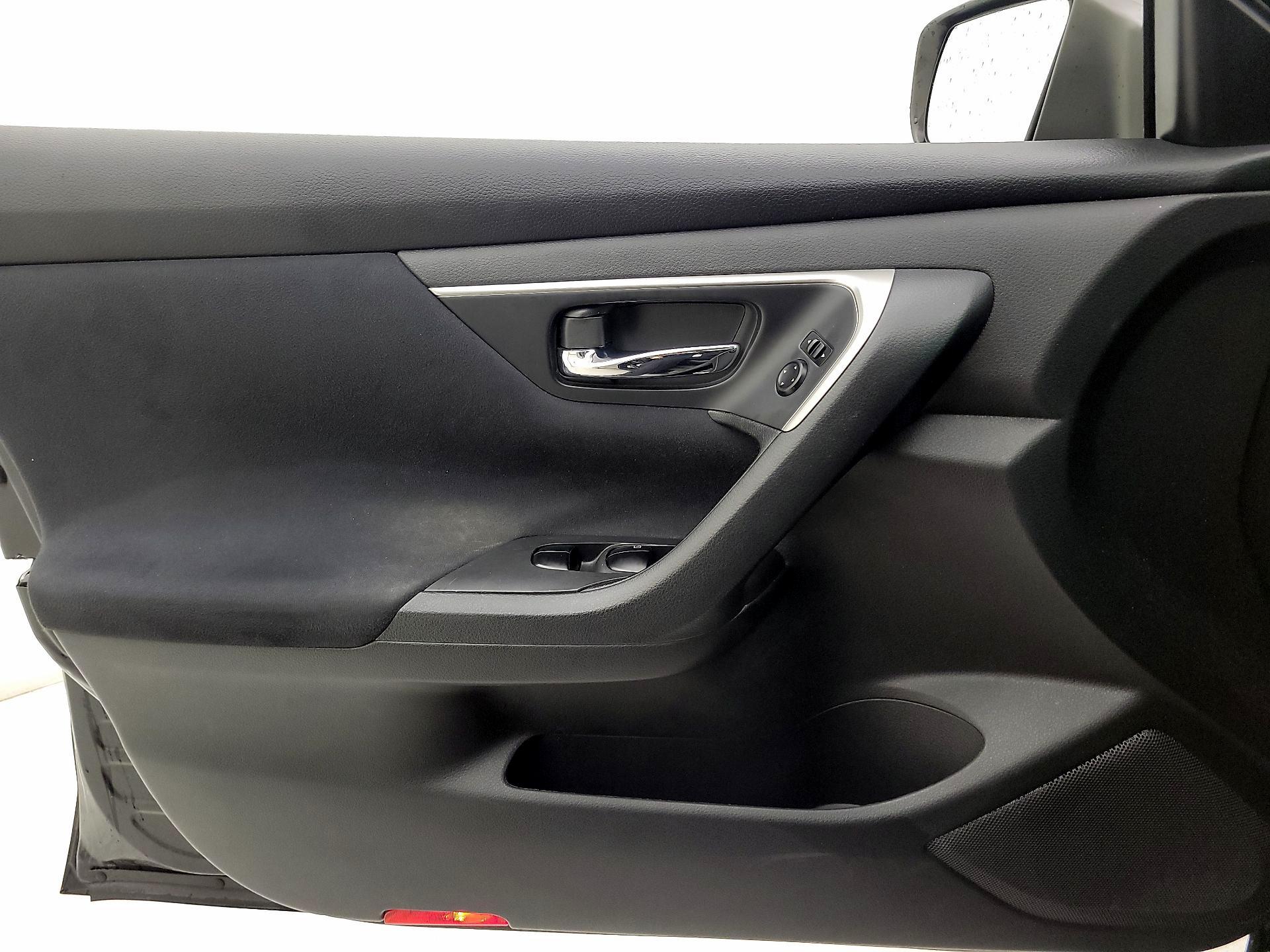 Thumbnail: 2015 Nissan Altima - 12